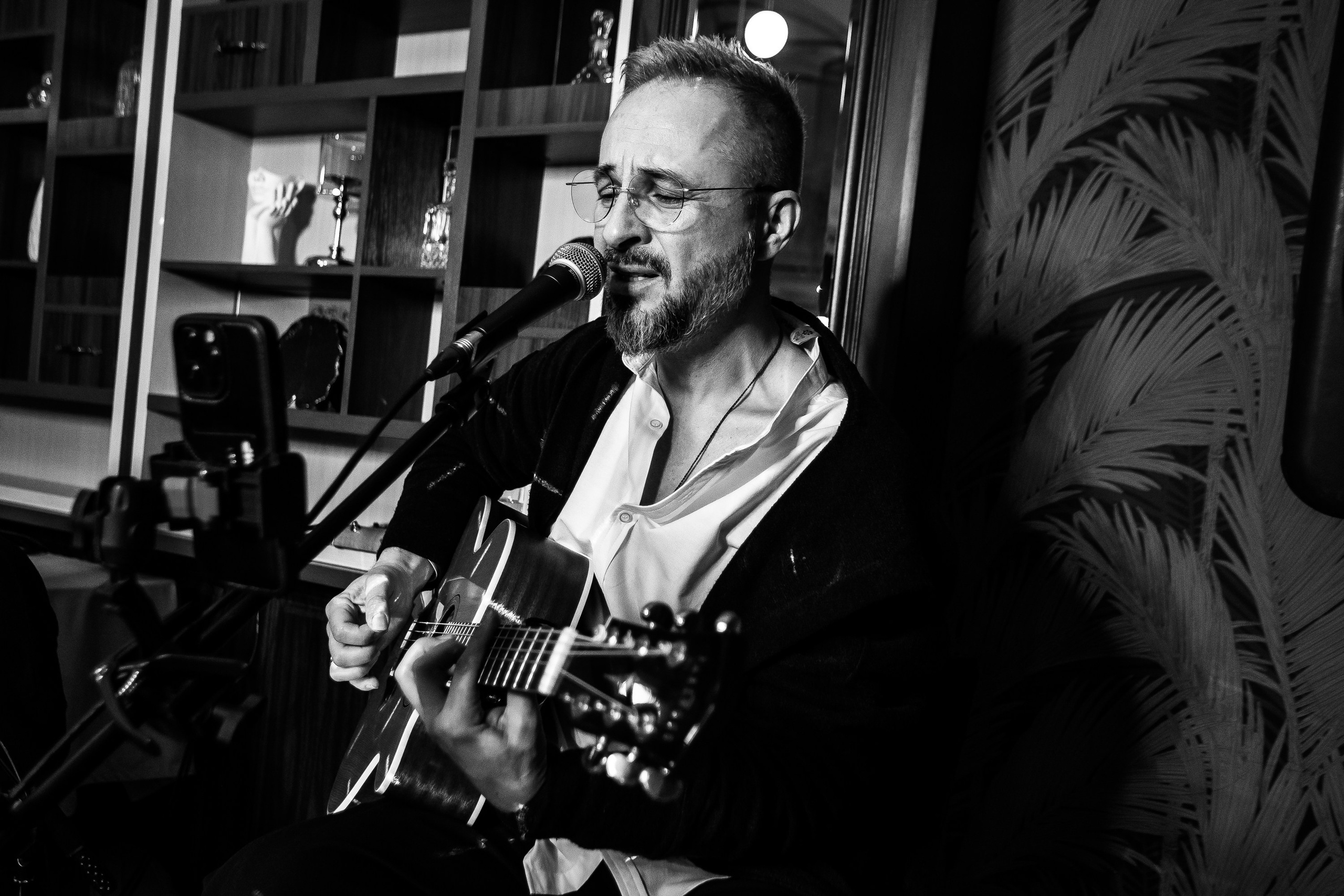 Музыкальные вечера. Квартирник. Александр Конецкий_Чистые пруды_Симферополь_16.02.2025. Аминов Руслан | Фотограф