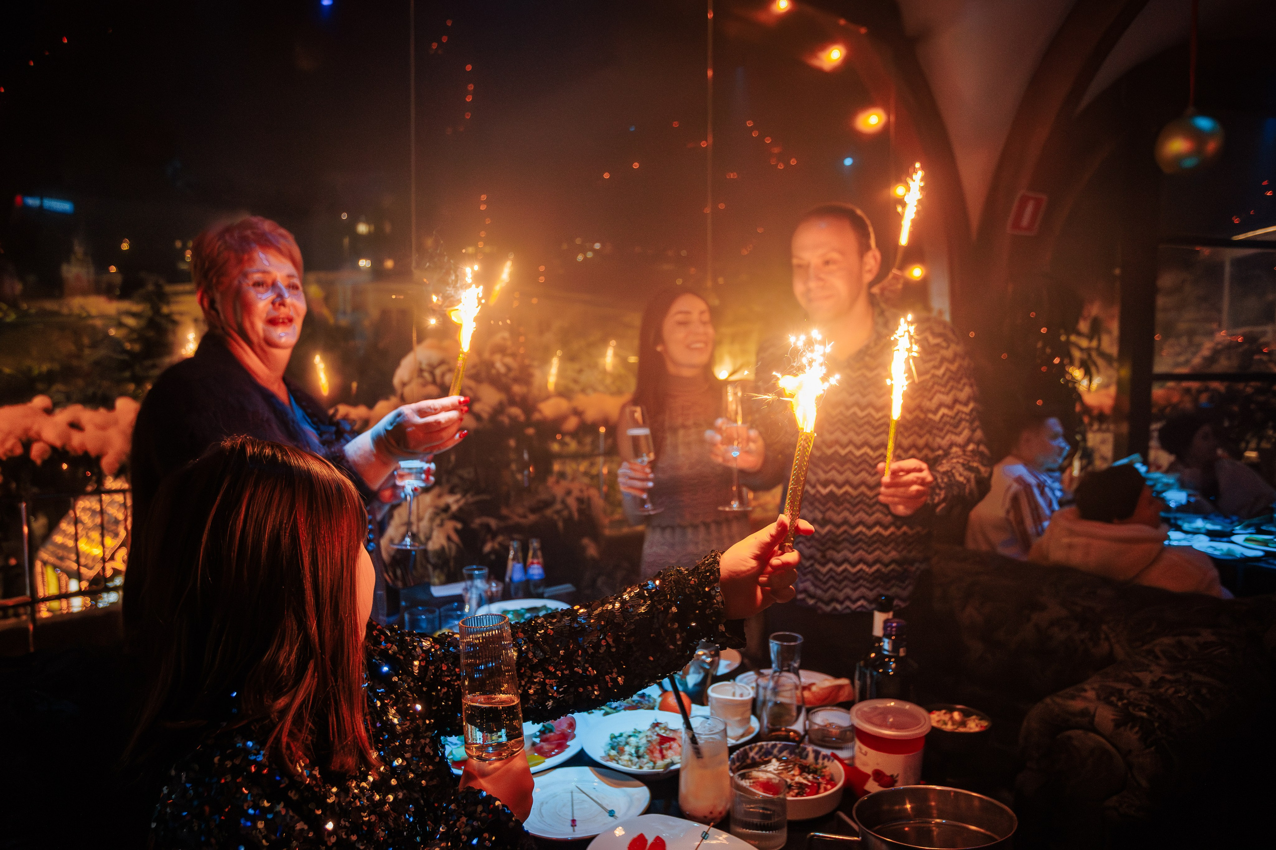 Новогодняя шоу-программа «MAGIC TIME» в PTIZZA BAR_Ялта_31.12.2025. Аминов Руслан | Фотограф