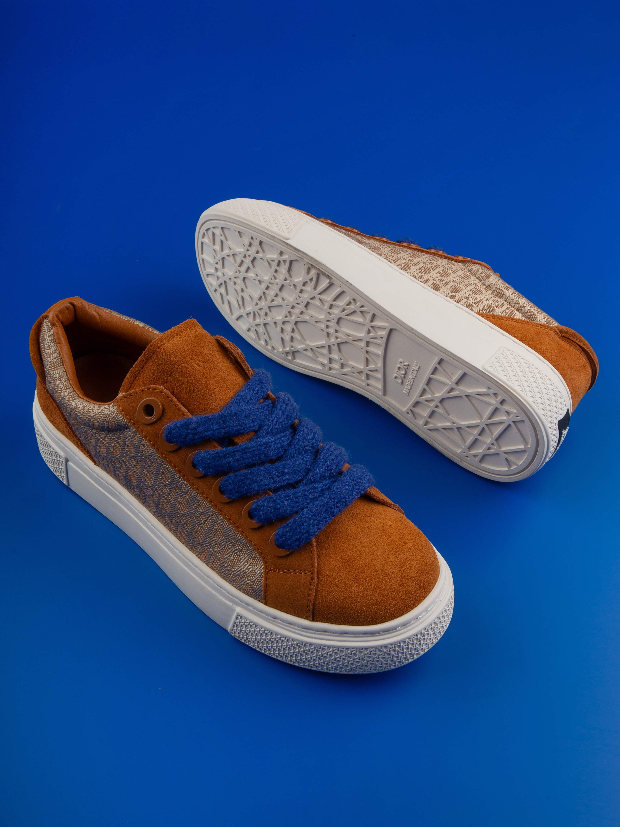 Обувь на цветных фонах. Фотограф Мария Кольцова