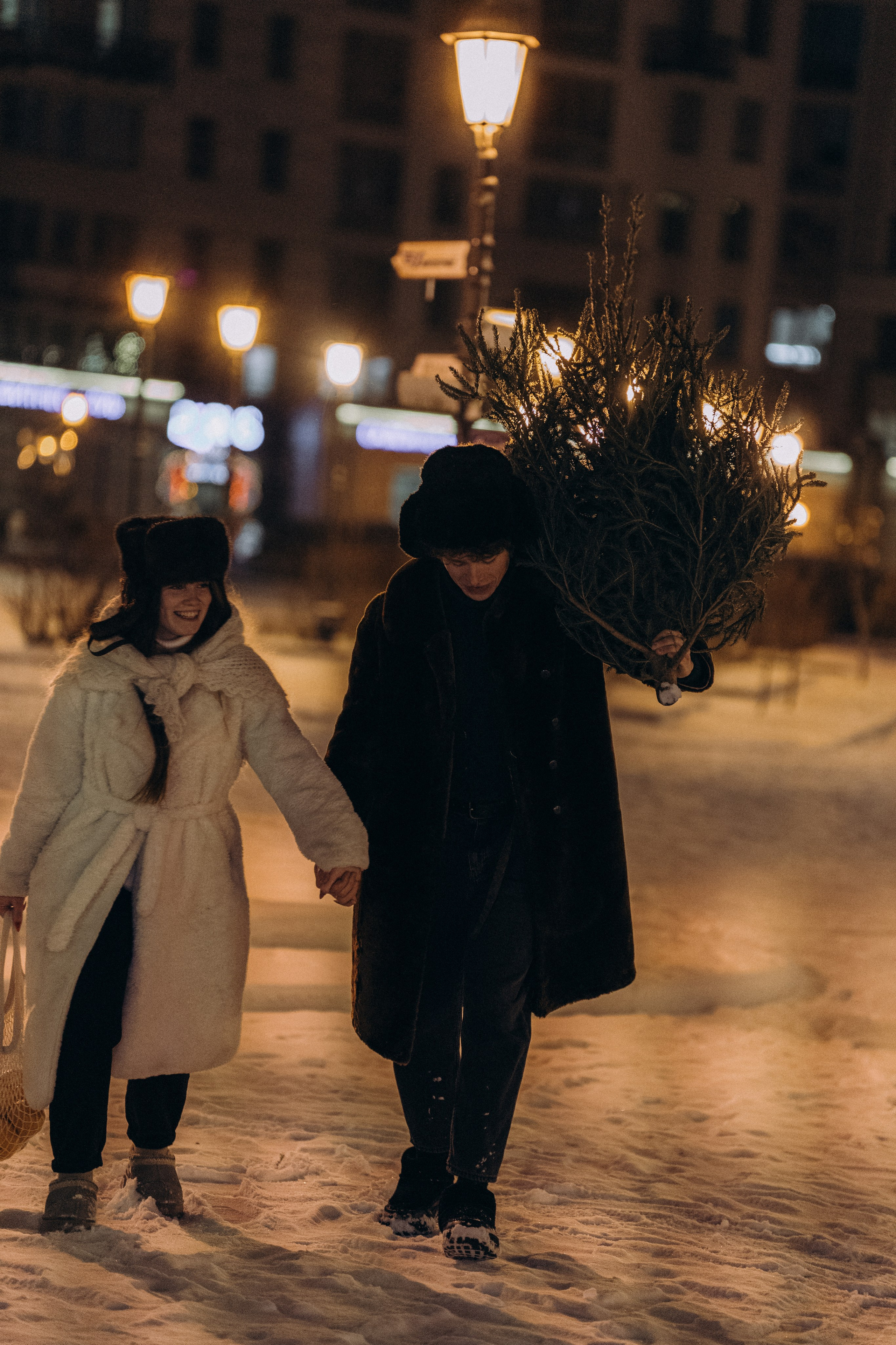 НОВОГОДНЯЯ ПРОГУЛКА ПАРЫ ПО ЧЕРНЫШЕВСКОЙ ПЕРЕД НОВЫМ ГОДОМ. Профессиональный фотограф, Санкт-Петербург — Виктория Богомолова
