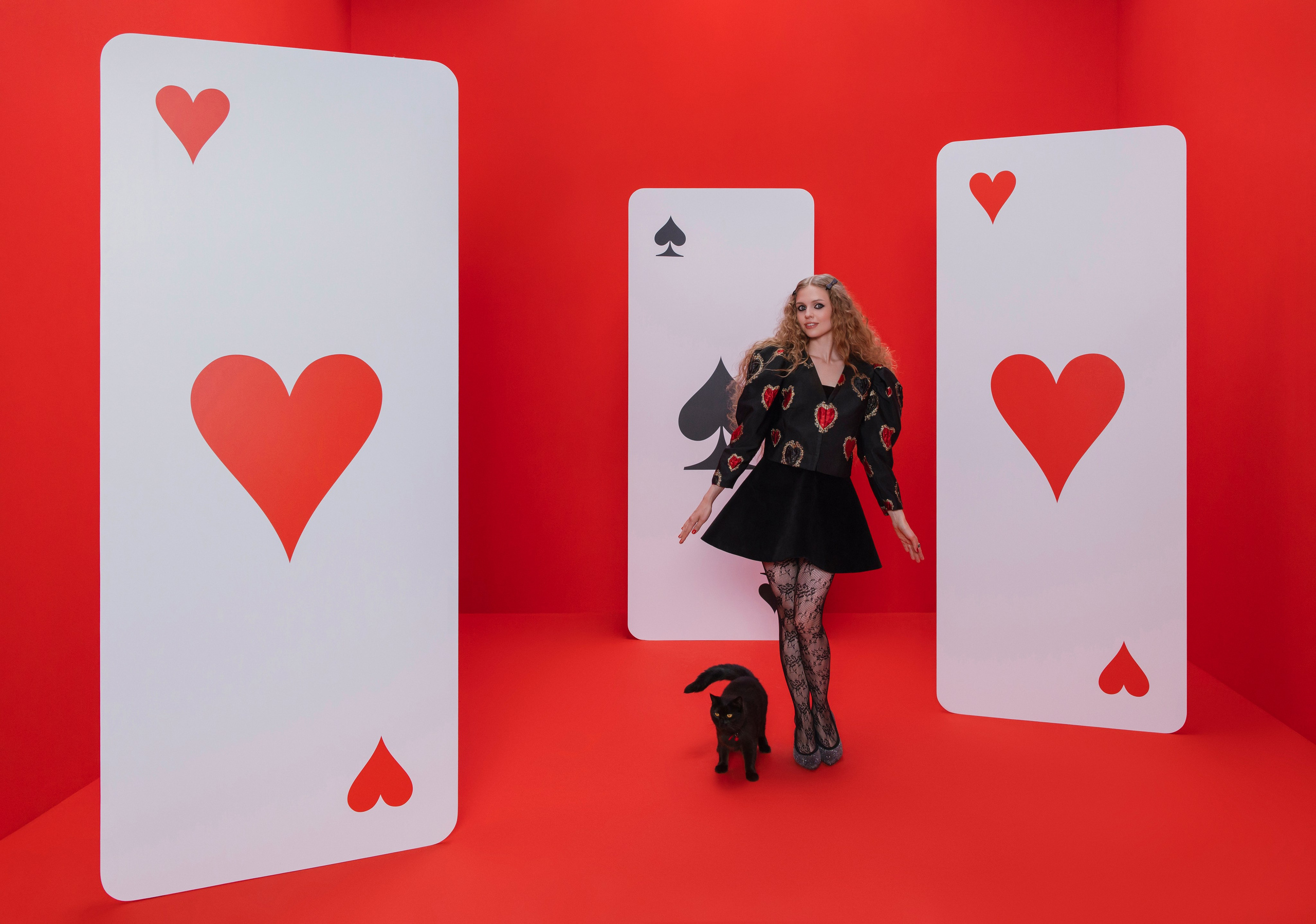 Letoile Black Friday red. Аксёнова Оля — сет-дизайнер, художник-постановщик, Москва