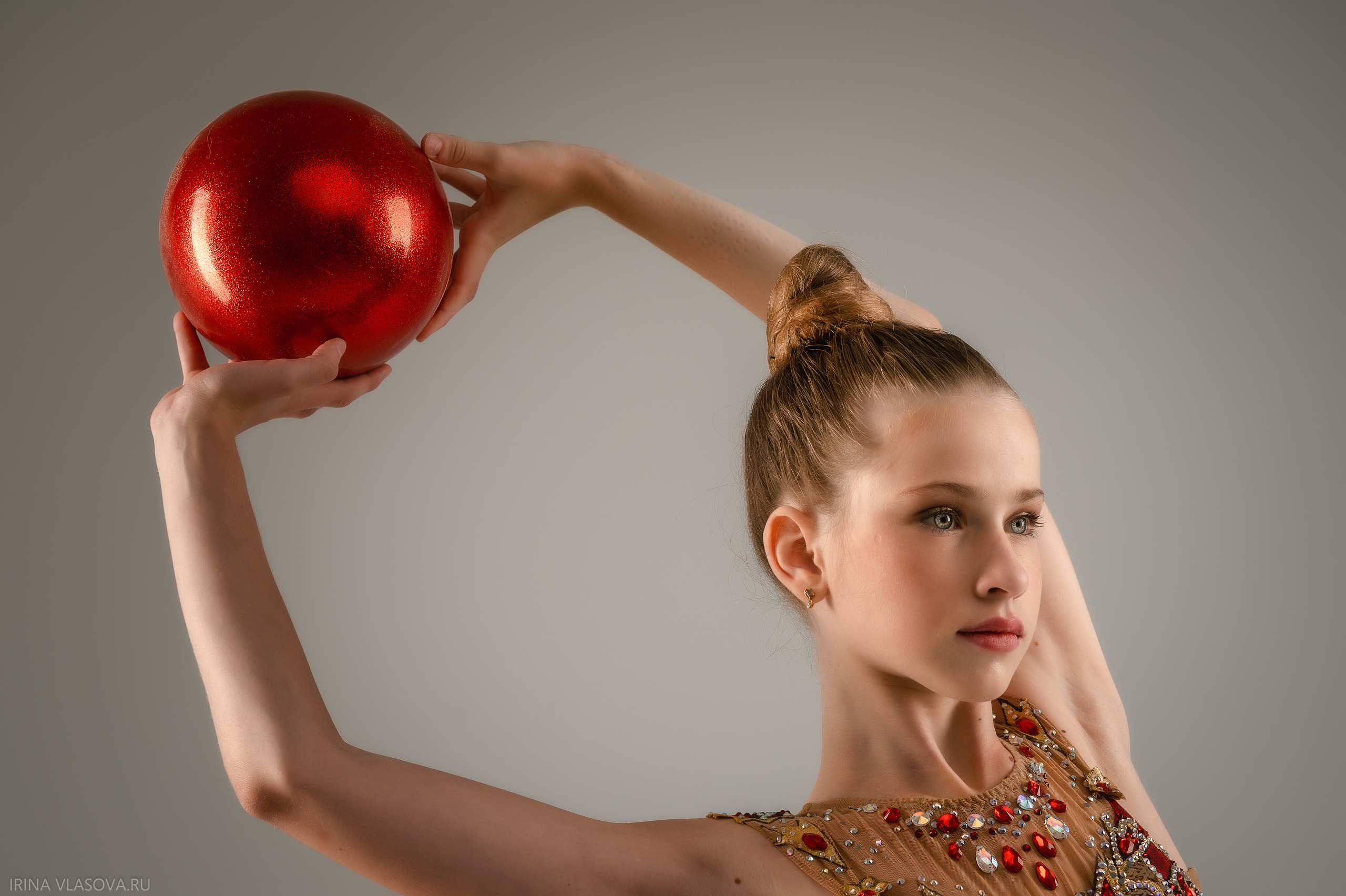 гимнастка с мячом топовый фотограф спортсменов