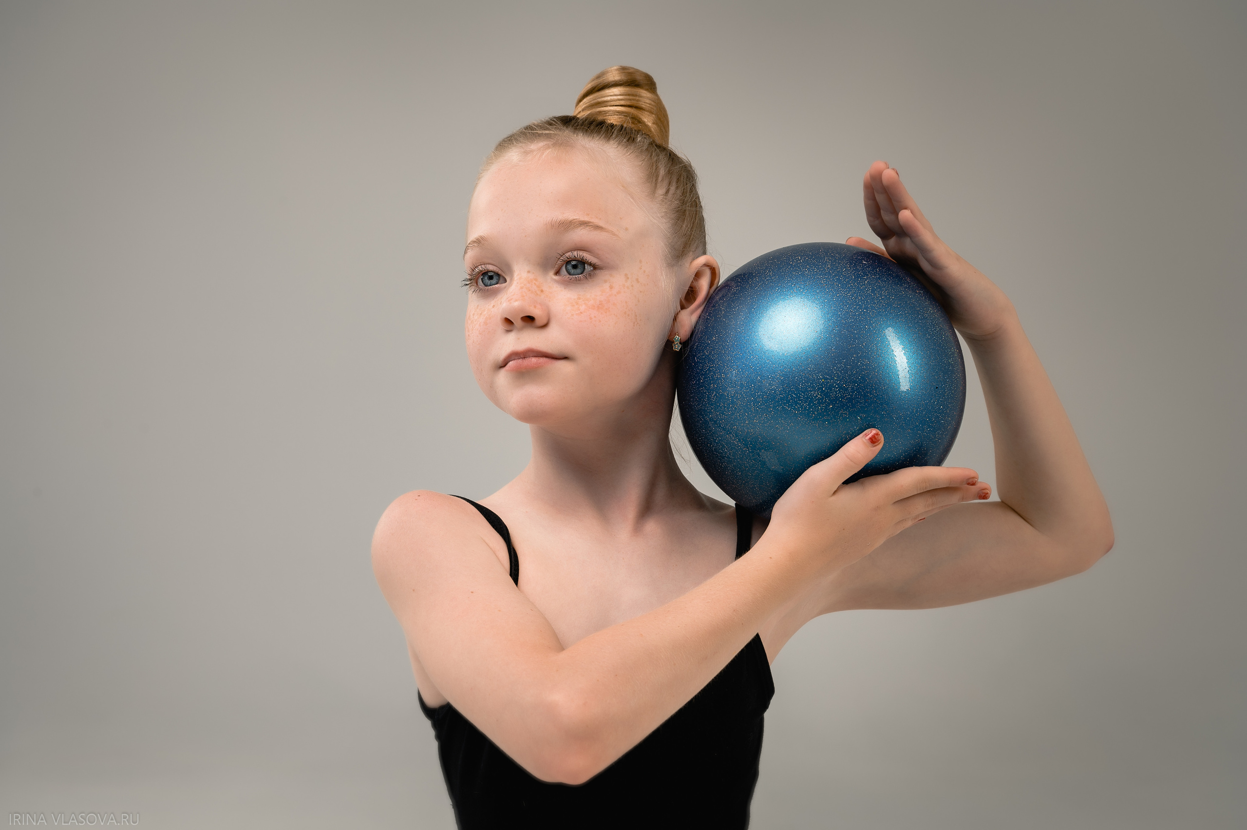гимнастка с мячом топовый фотограф спортсменов