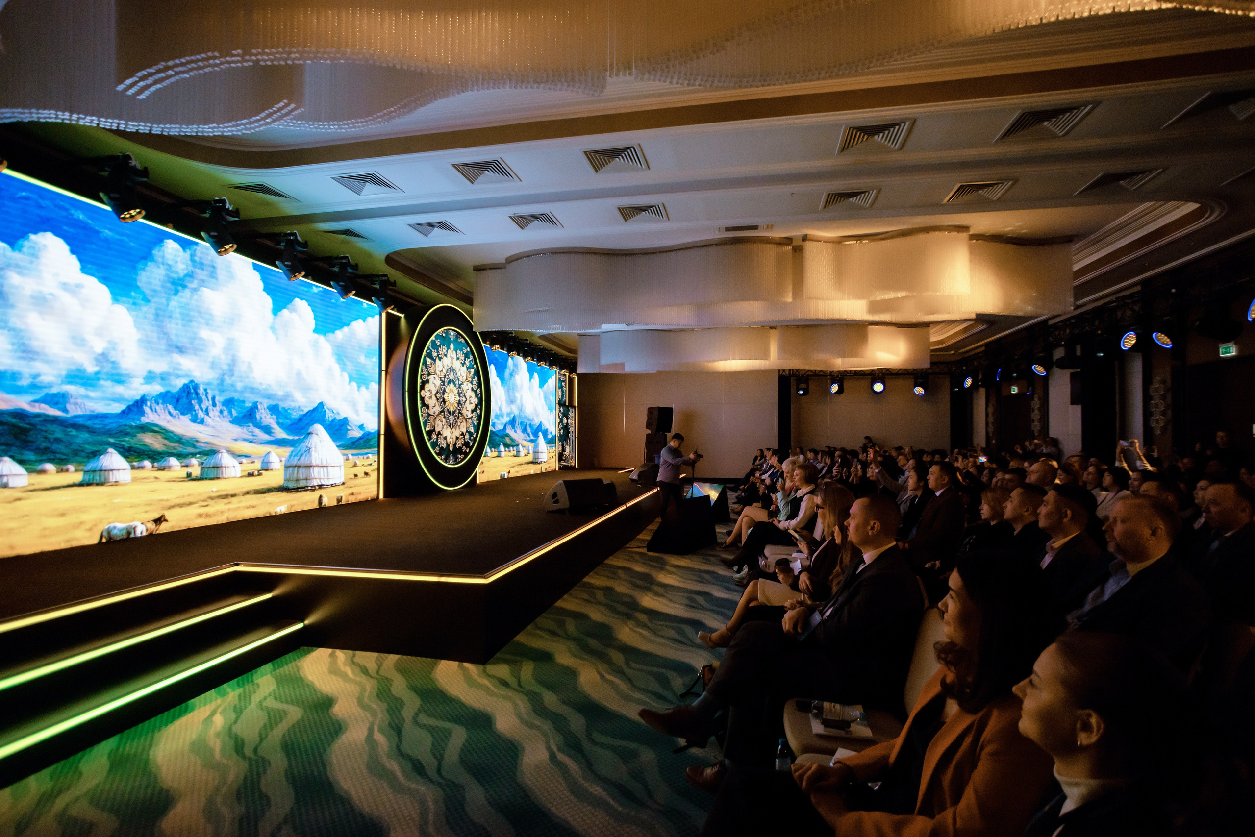 Конференция Astrazene. Кристина Шнайдер репортажный фотограф Алматы