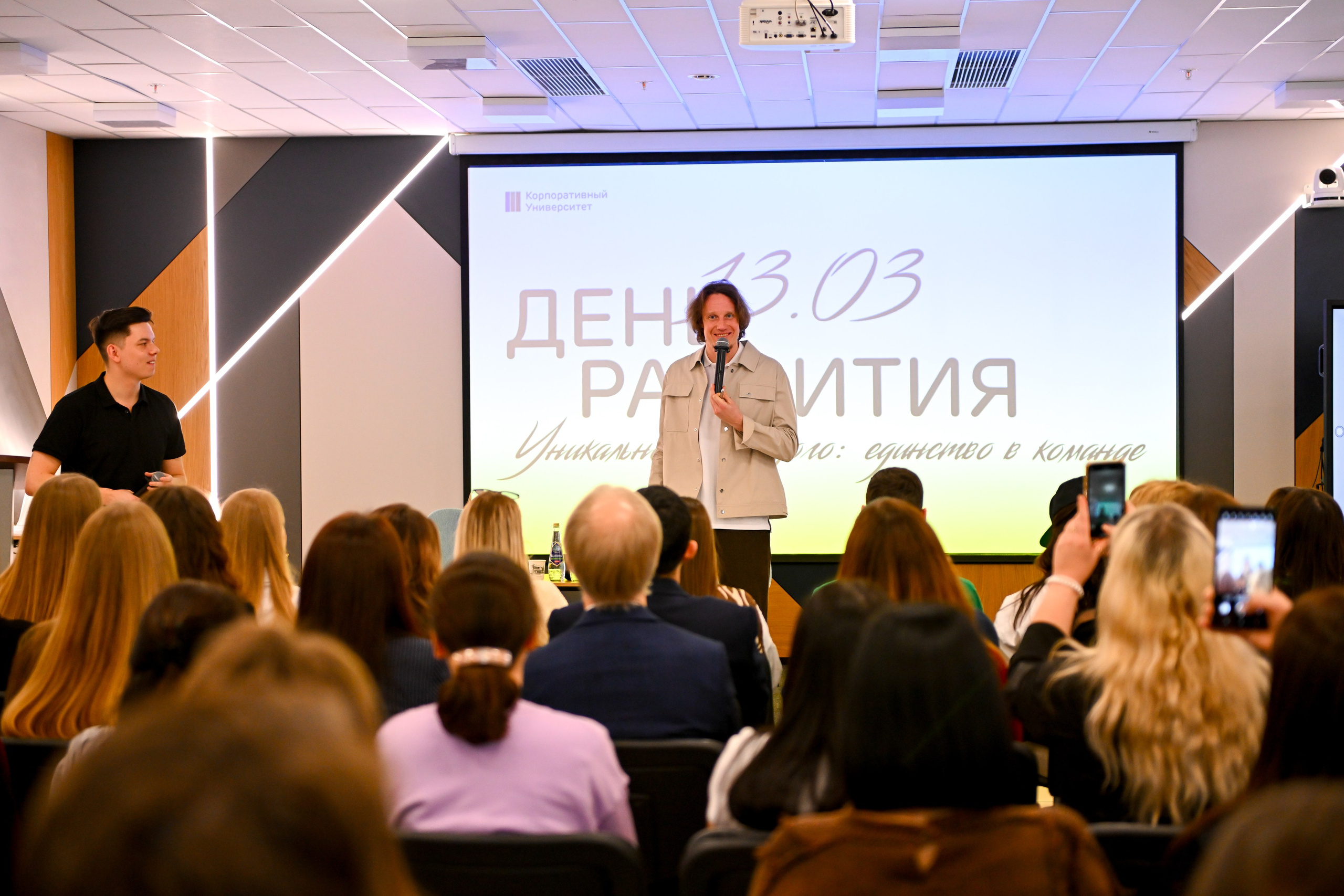 Капитан УНИКСа Дмитрий Кулагин выступил на «Дне развития» Ак Барс Банка. Спортивный и репортажный фотограф в Казани Вячеслав Сатонин