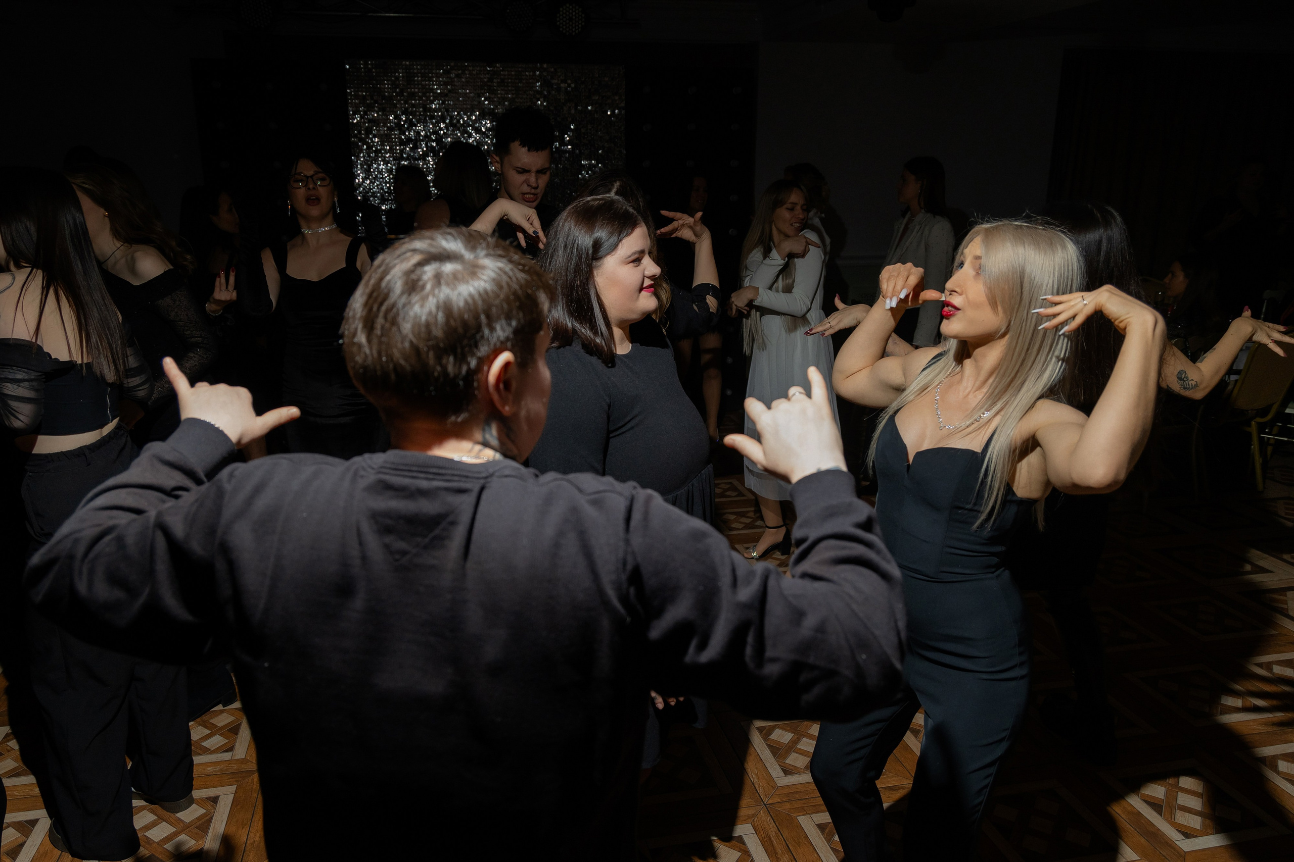 Корпоративная фотосъемка для кафе GARAGE | Новый год 2025 | Минск. Свадебный фотограф в Минске/Беларуси Сергей Спиридонов