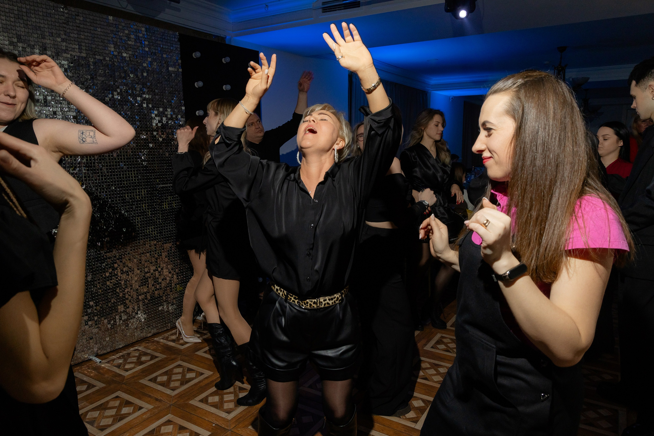 Корпоративная фотосъемка для кафе GARAGE | Новый год 2025 | Минск. Свадебный фотограф в Минске/Беларуси Сергей Спиридонов