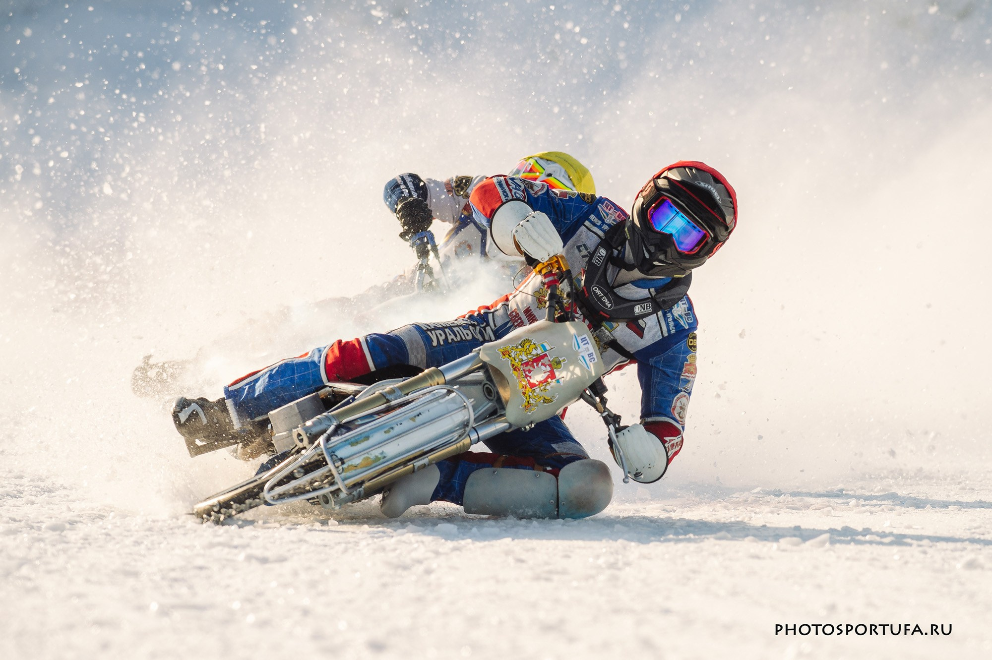 Мотогонку на льду. Спортивный фотограф в Уфе Евгений Буров