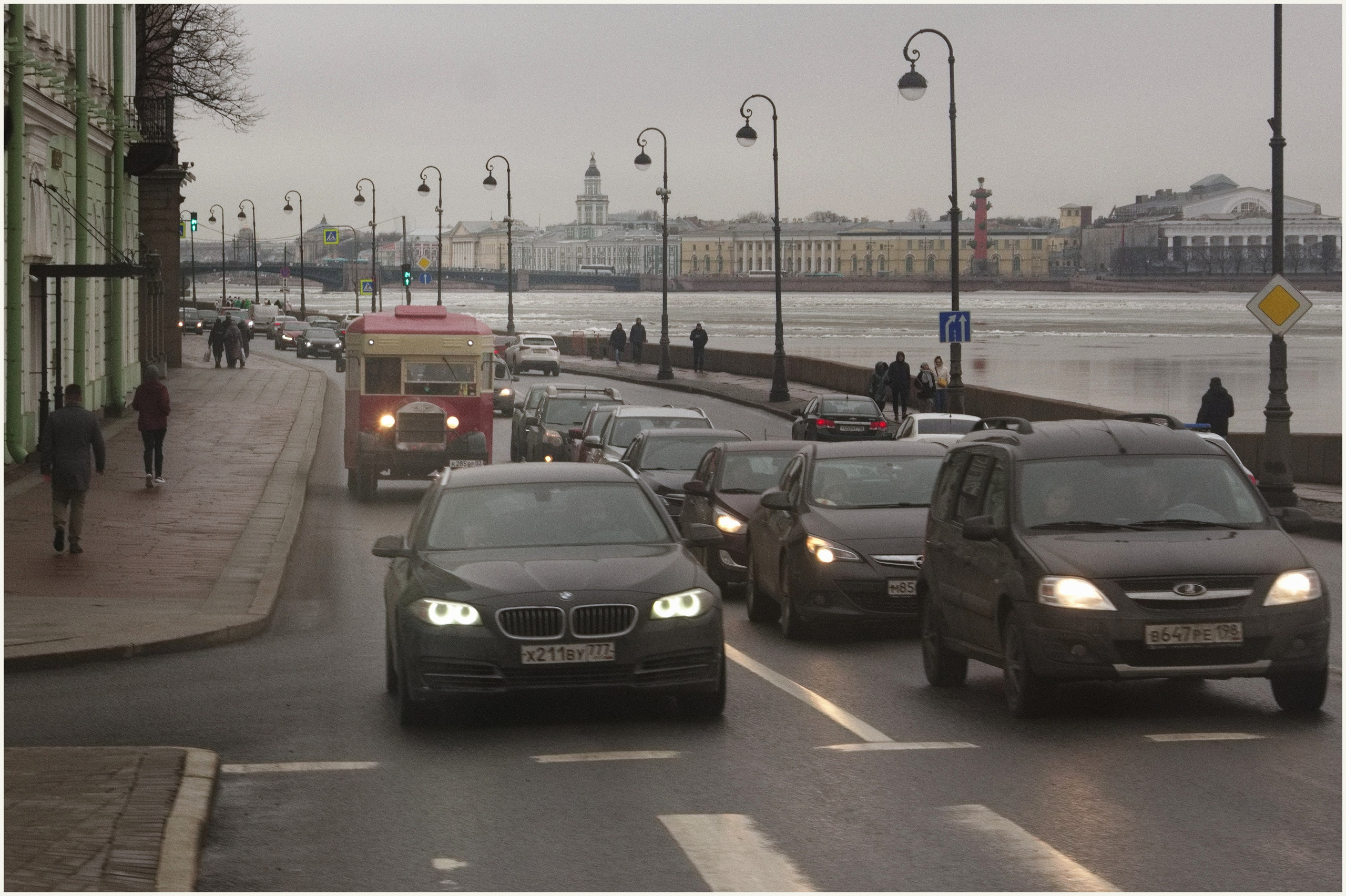 Санкт-Петербург из окна трамвая. Вадим Шейдин