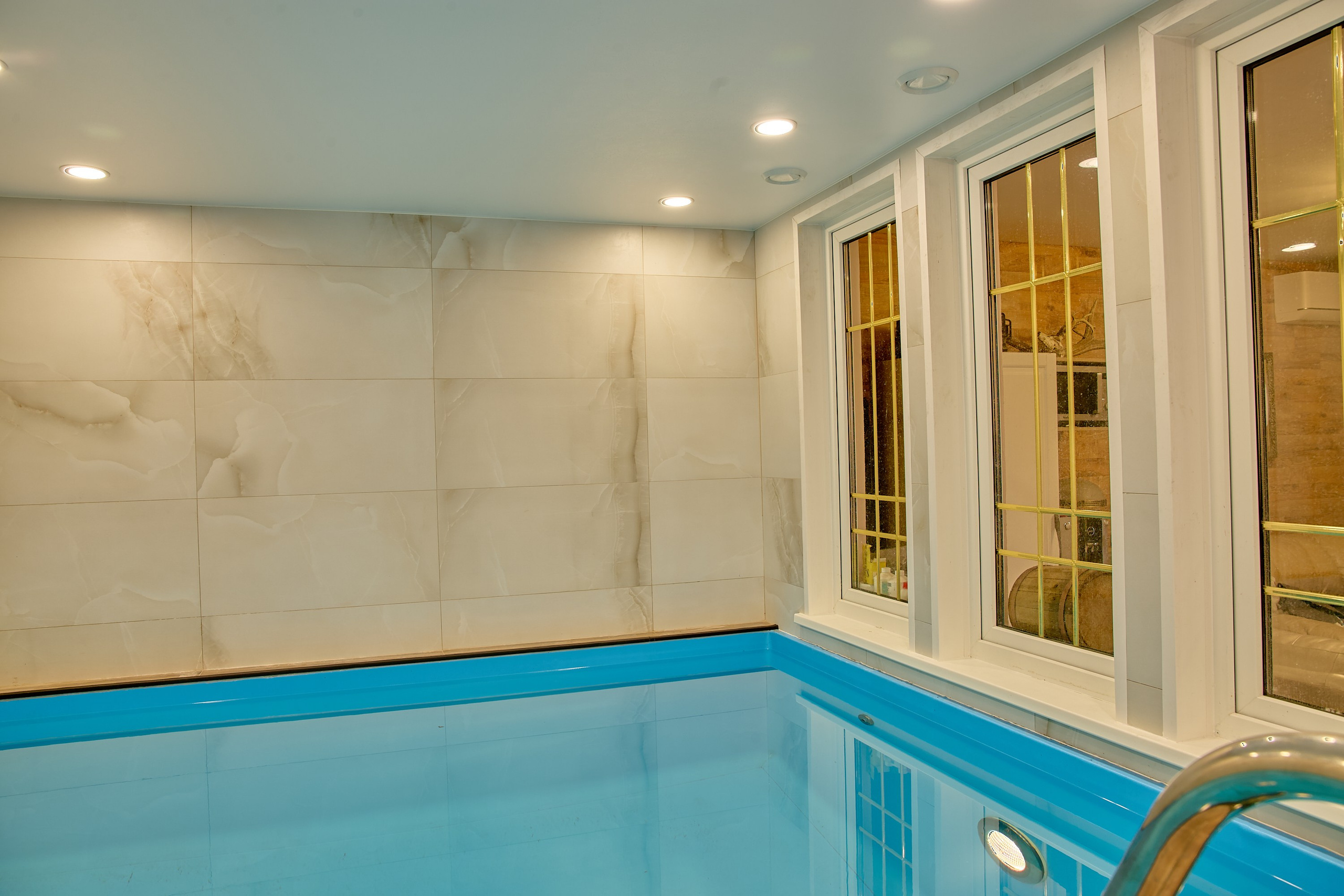 Фото бассейна, съёмка спортивных помещений, интерьерный фотограф Волгоград, фотосъемка офисных помещений, съемка объектов недвижимости, фотосессия квартиры в новостройке.