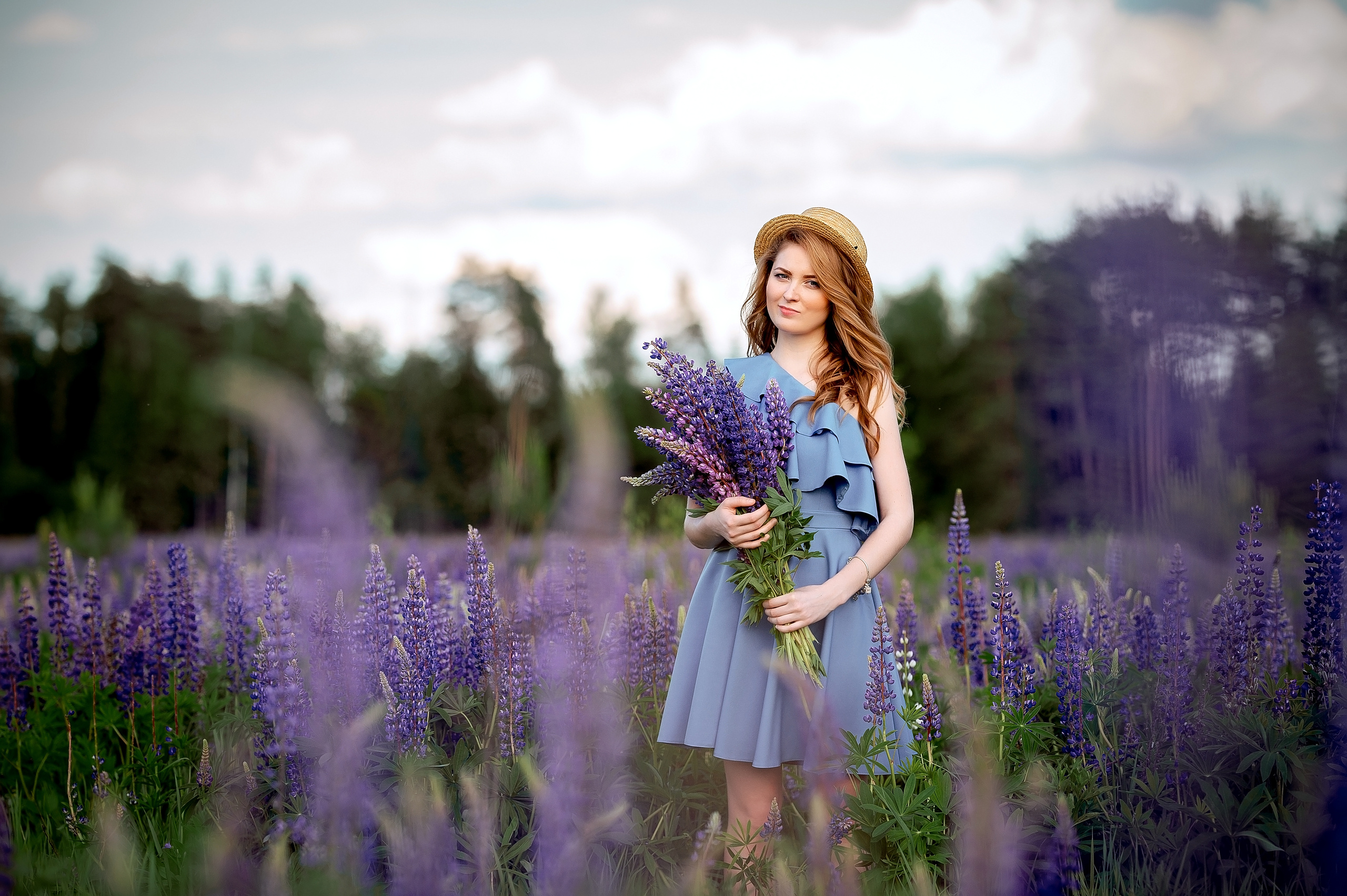 Фотосессия в люпинах