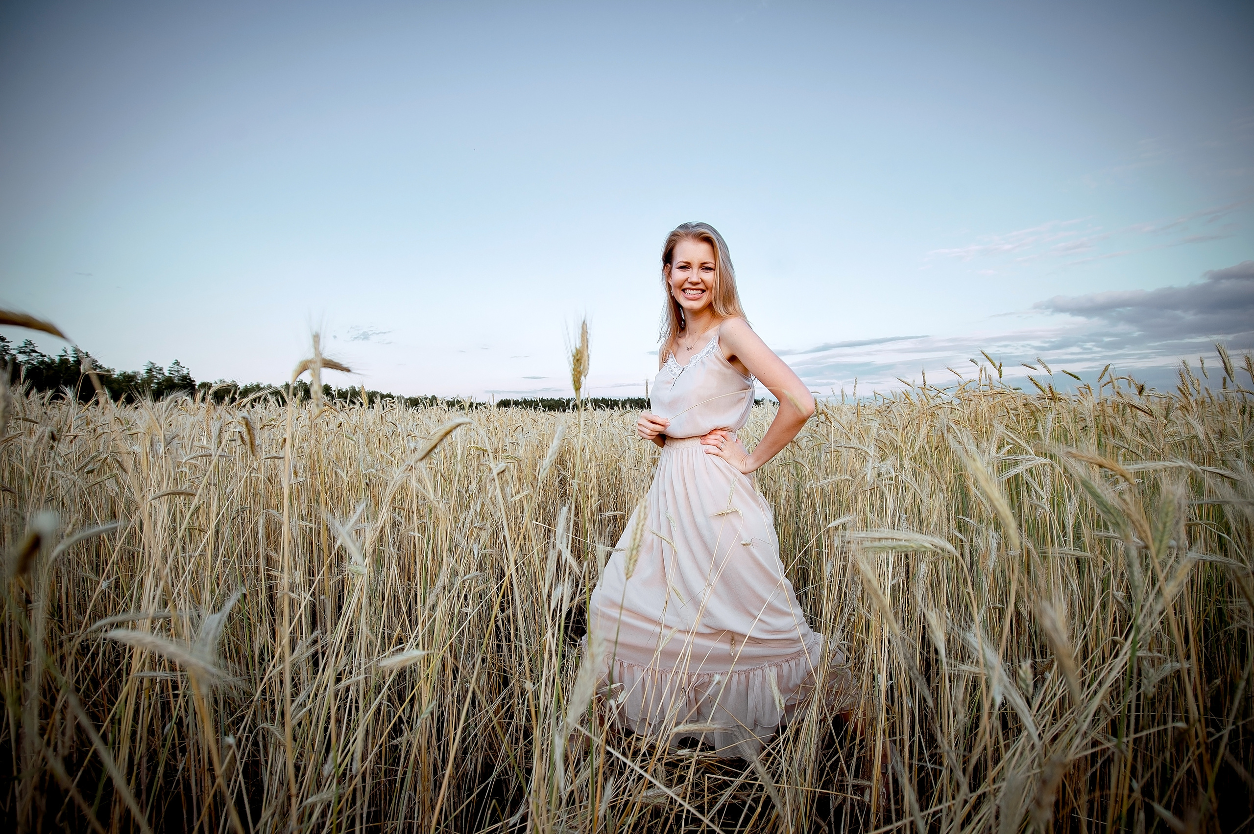 Фотосессия в пшеничном поле в Щелково. Свадебный и семейный фотограф Виктория Носачёва. Щелково, Москва и МО