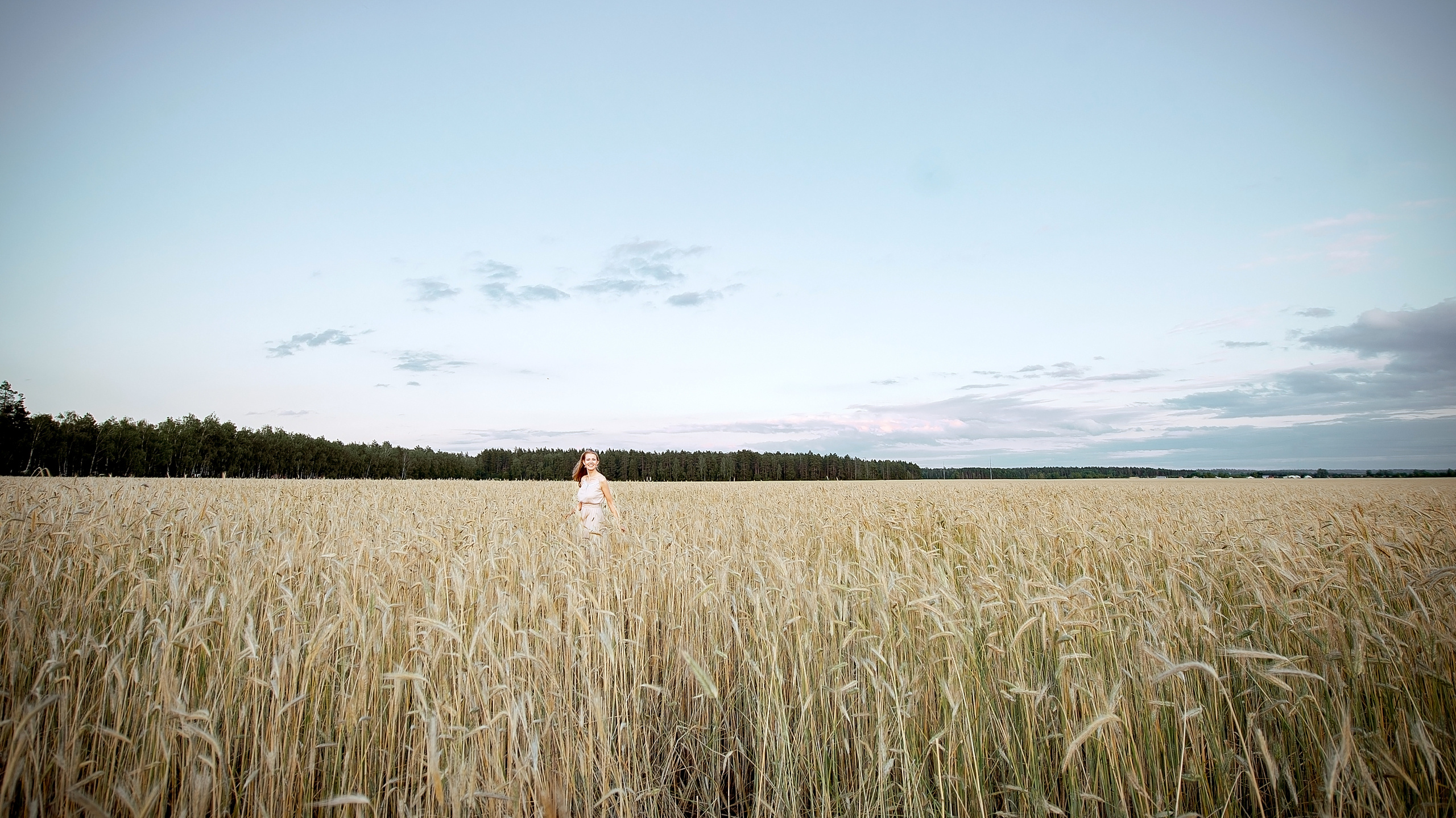 Фотосессия в пшеничном поле в Щелково. Свадебный и семейный фотограф Виктория Носачёва. Щелково, Москва и МО