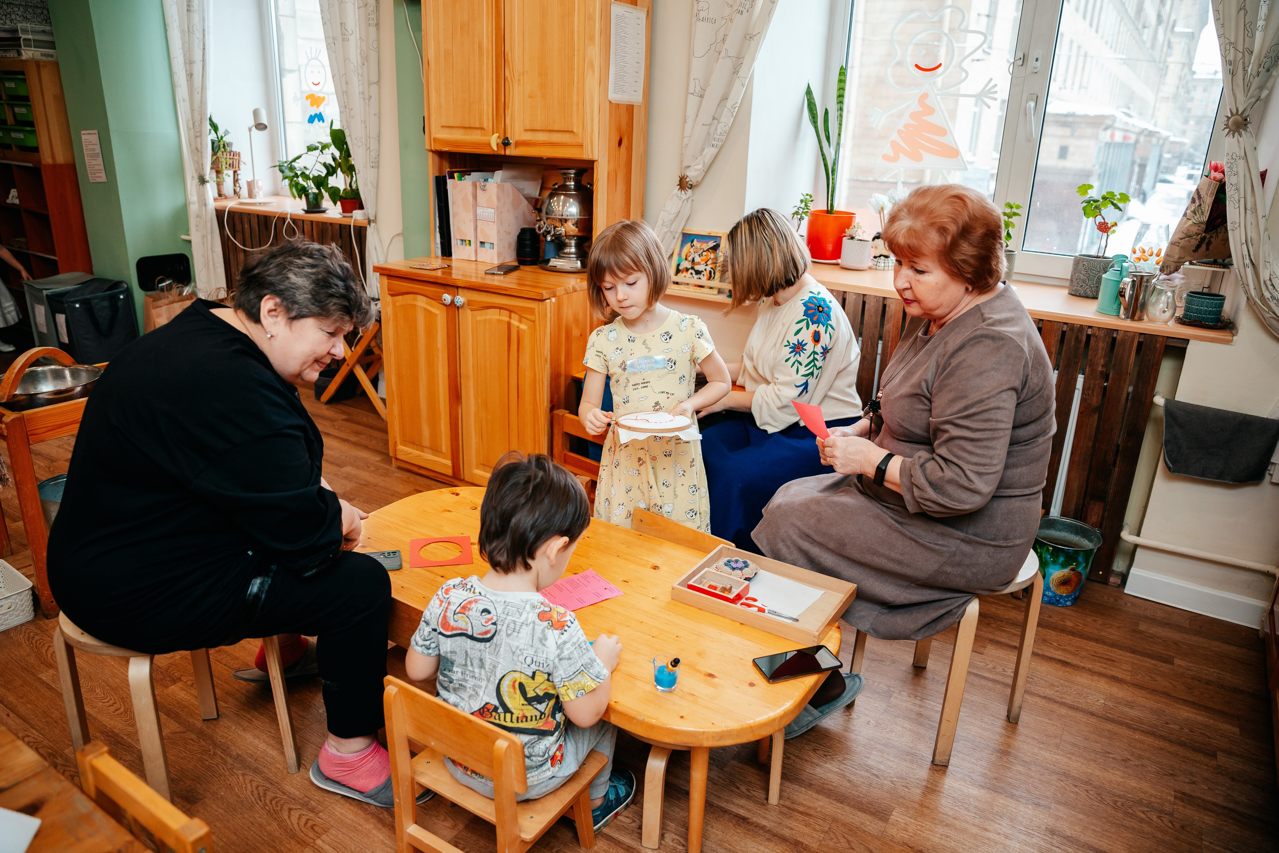 8 марта в Монтессори-саду. Семейный lifestyle фотограф в Санкт-Петербурге Людмила Пахомова
