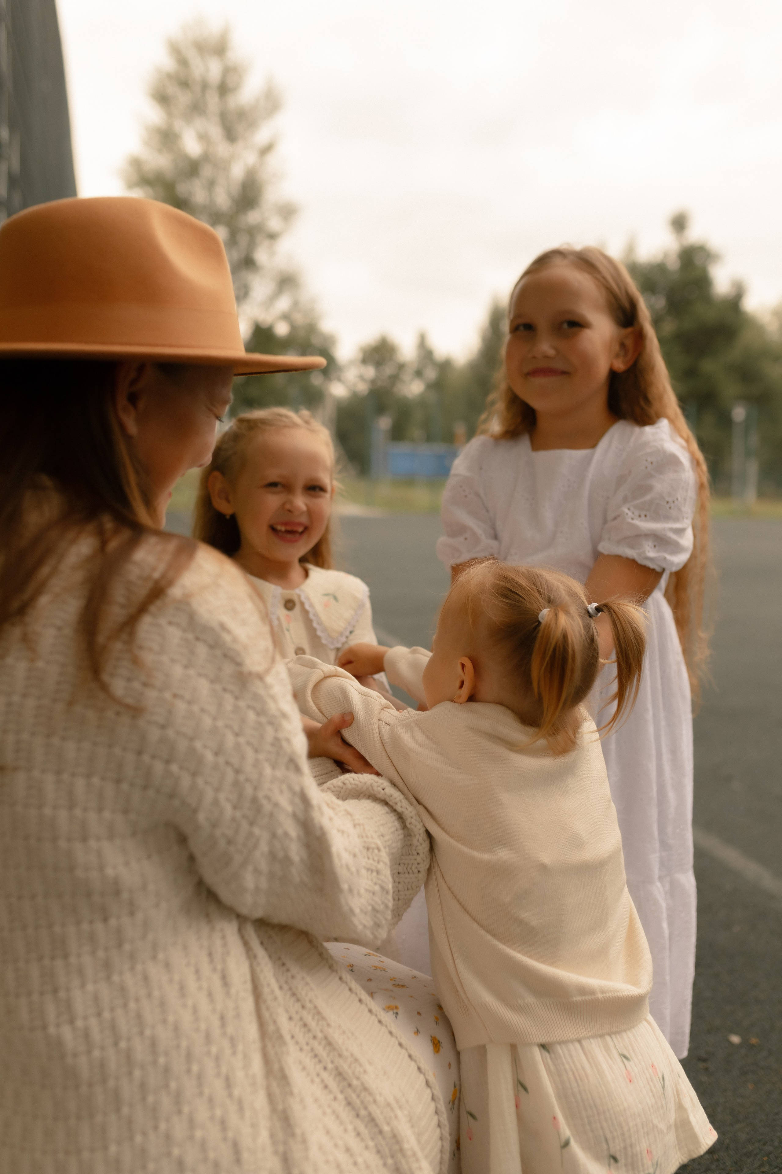 Мама Алина, Маша, Дина и Анечка. Фотограф Татьяна Семенова
