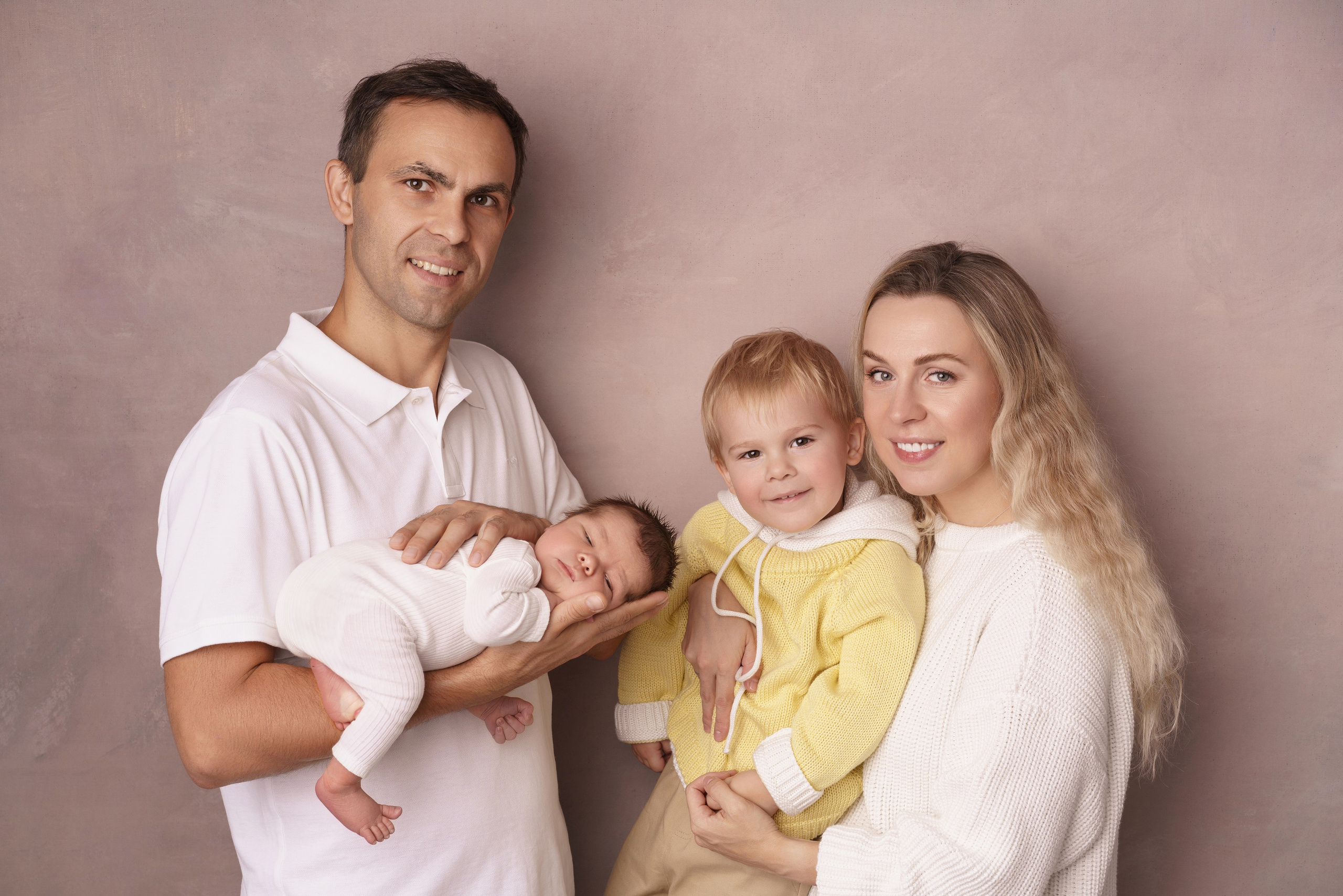 Семейные фотосессии с новорожденными | Трогательные кадры малышей и их близких в Москве и МО. Фотосессия новорожденных в Москве и Московской области | Профессиональный фотограф newborn — Татьяна Иванова