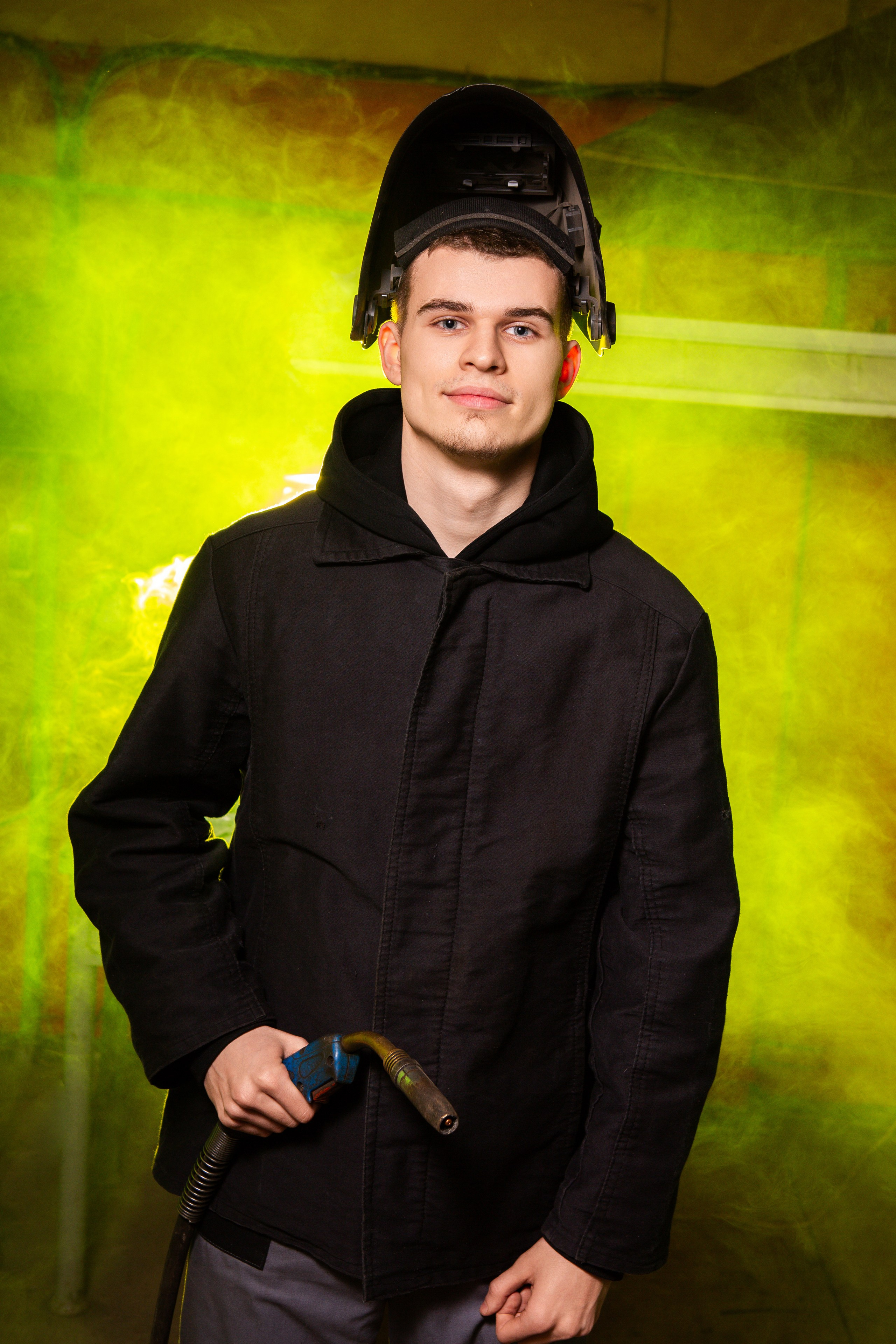 Портретная Фотосессия в Цеху для Выпускников Сварщиков | Твой Альбом Мценск. ТВОЙ АЛЬБОМ / ТВОИ ПРАВИЛА