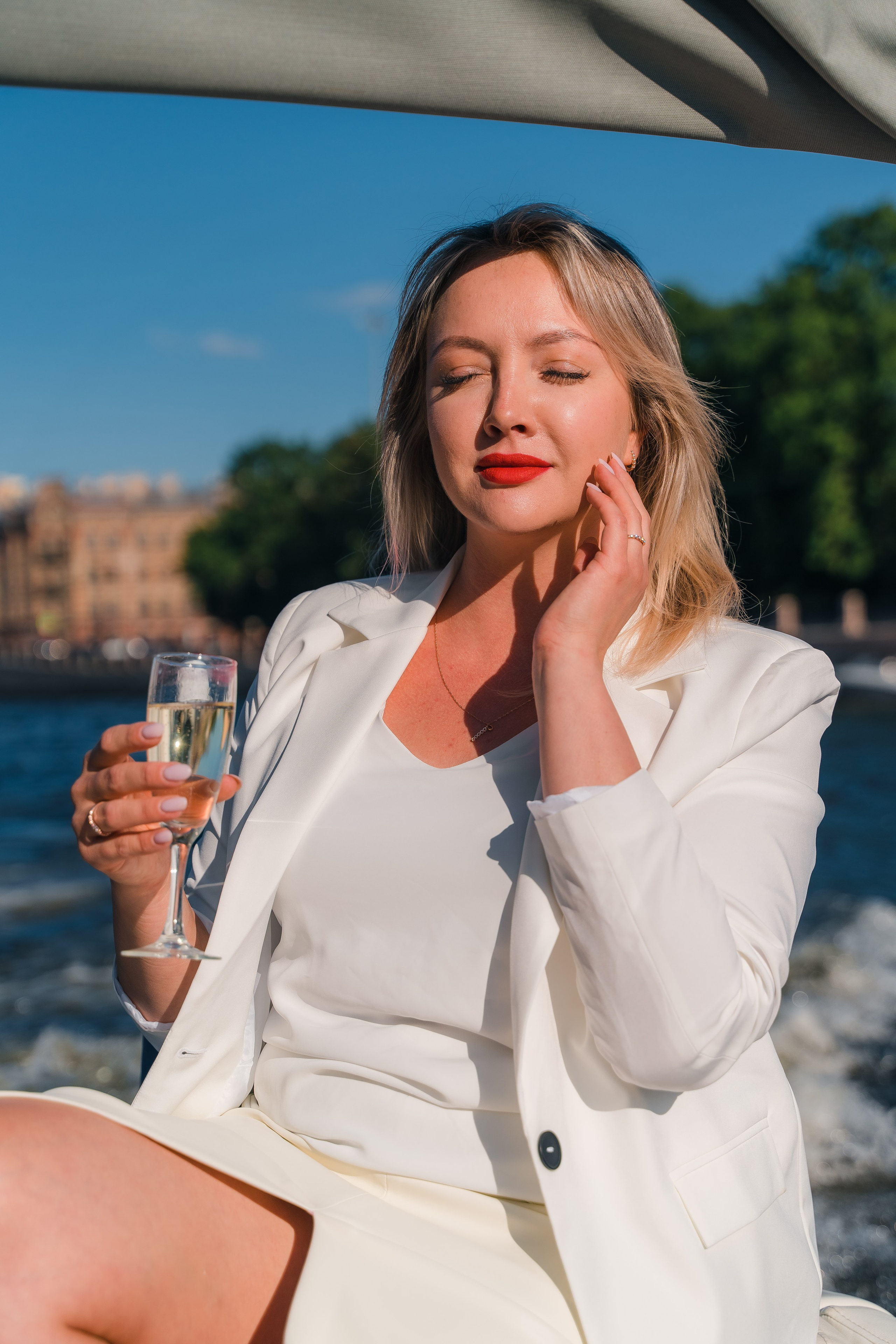 Фотосъемка девичника, встреча девушек, веселые женские портреты