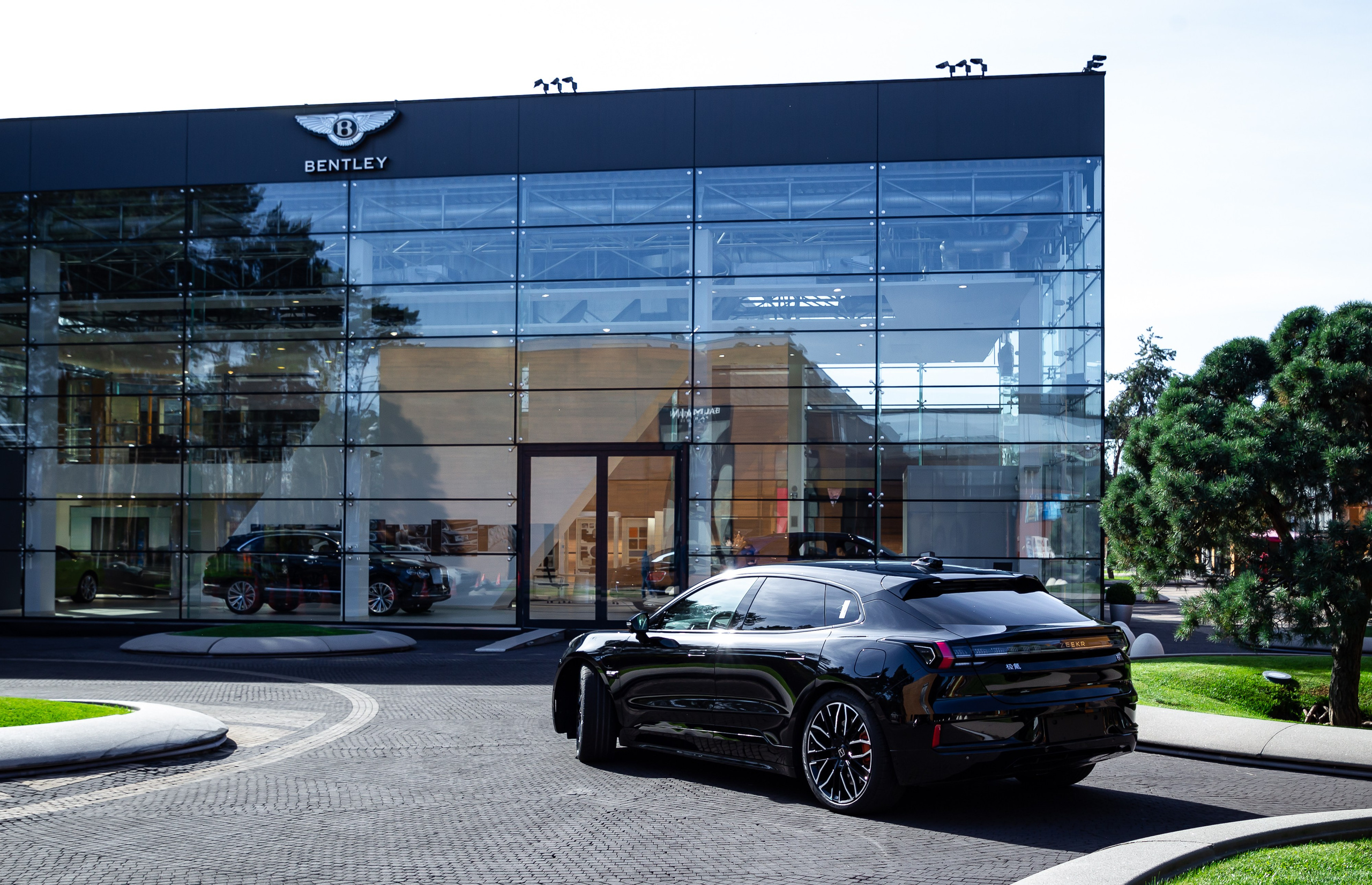 Профессиональная фотосъемка автомобилей в Москве и Московской области. Фотостудия в Москве LUXARTPHOTO