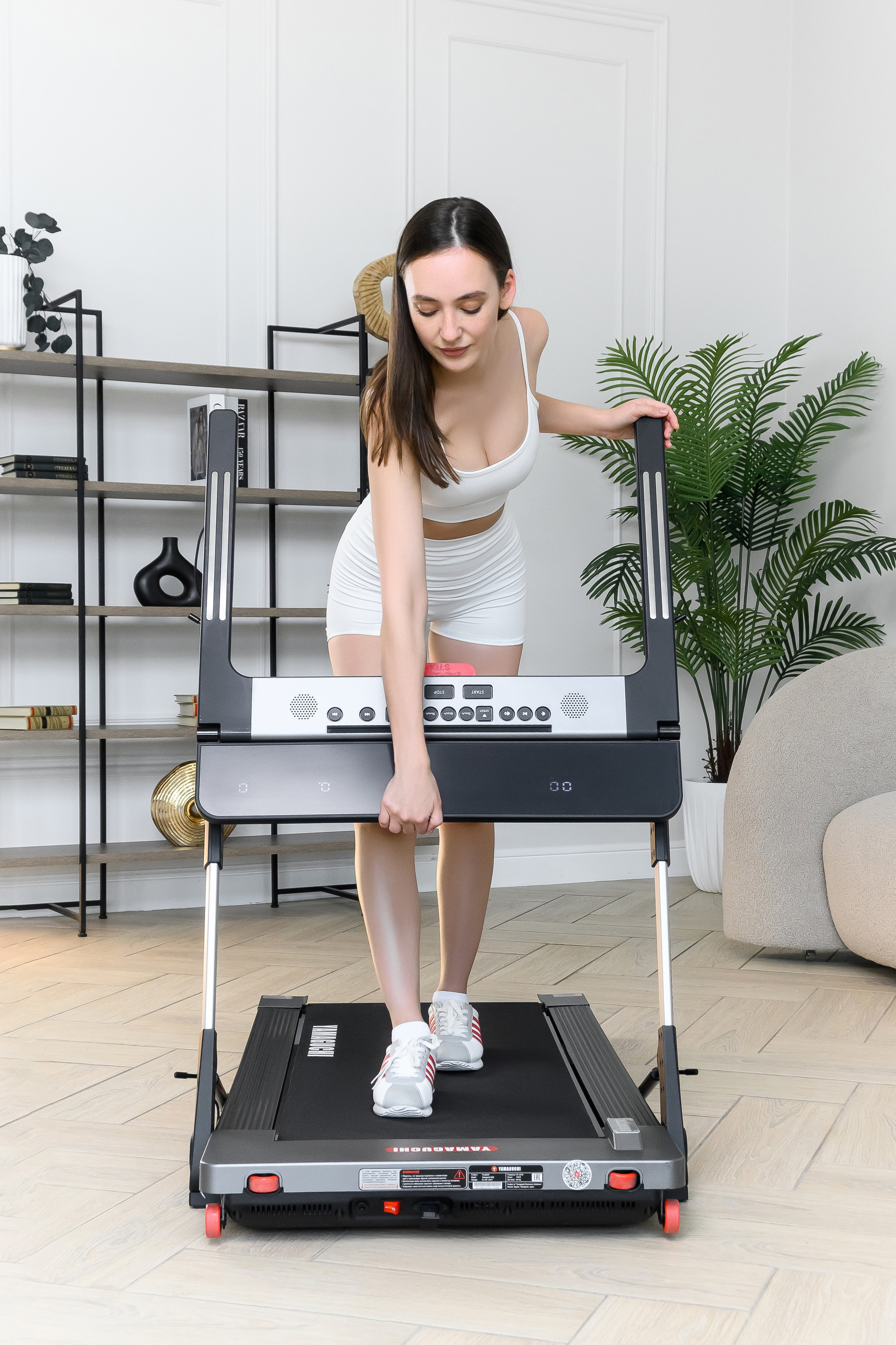 Съемка модели и товара с искусственным светом 2