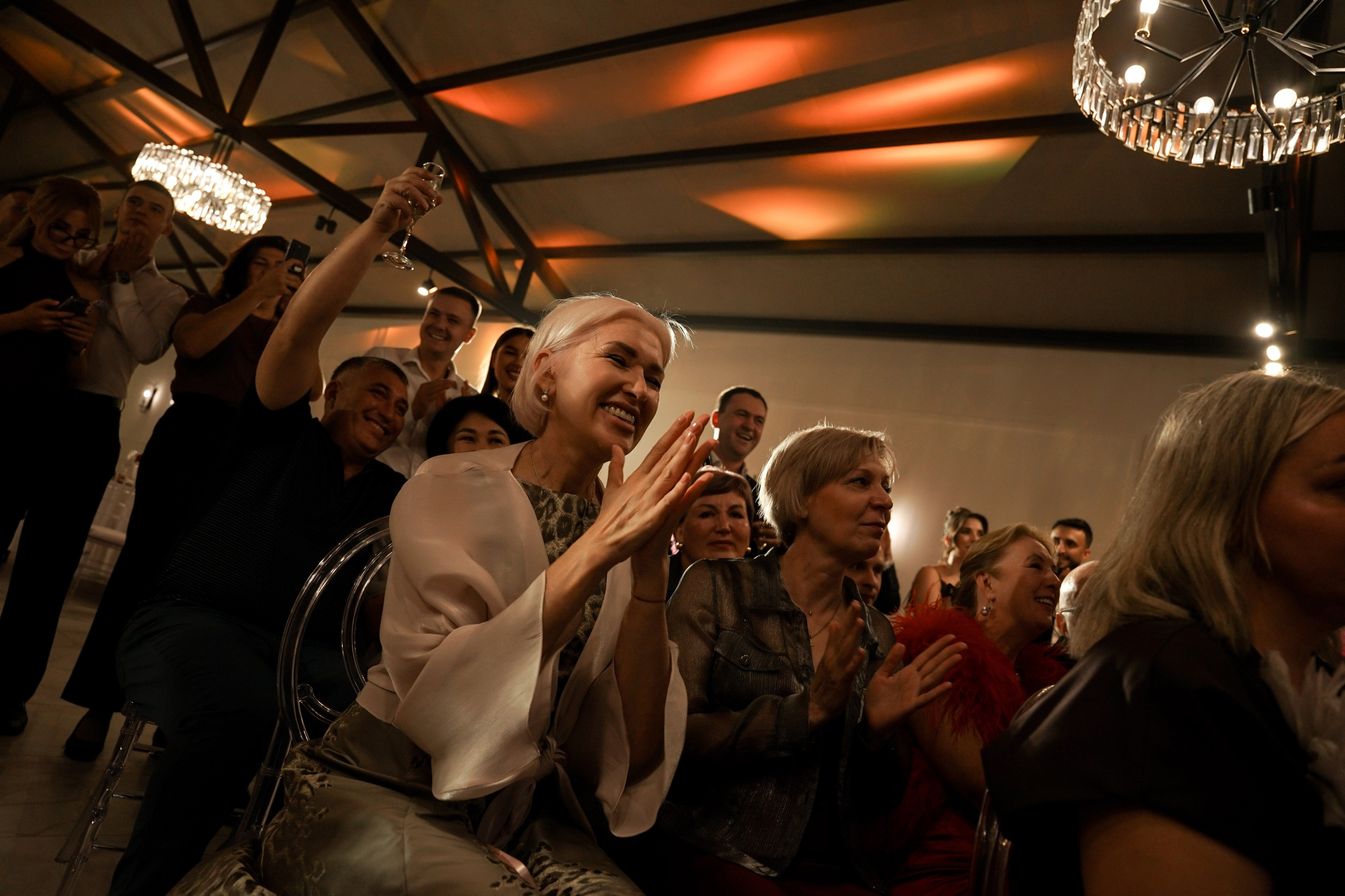 Кристина и Андрей: лавстори в гостинице и динамичный банкет. Фотограф в Иркутске