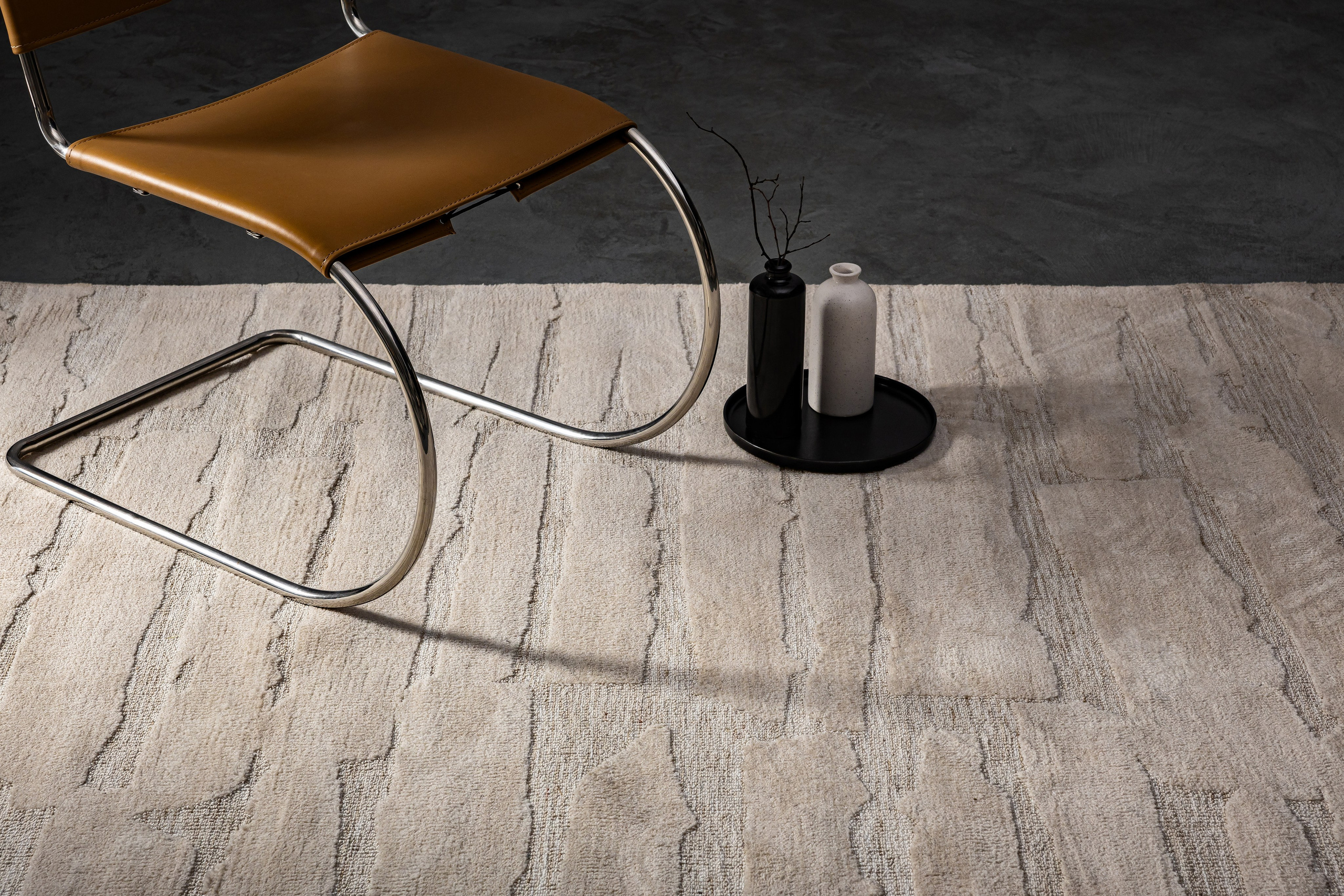 Ковры Decaro Rugs Home. L. Deco интерьерный салон. Краски/обои/лепной декор