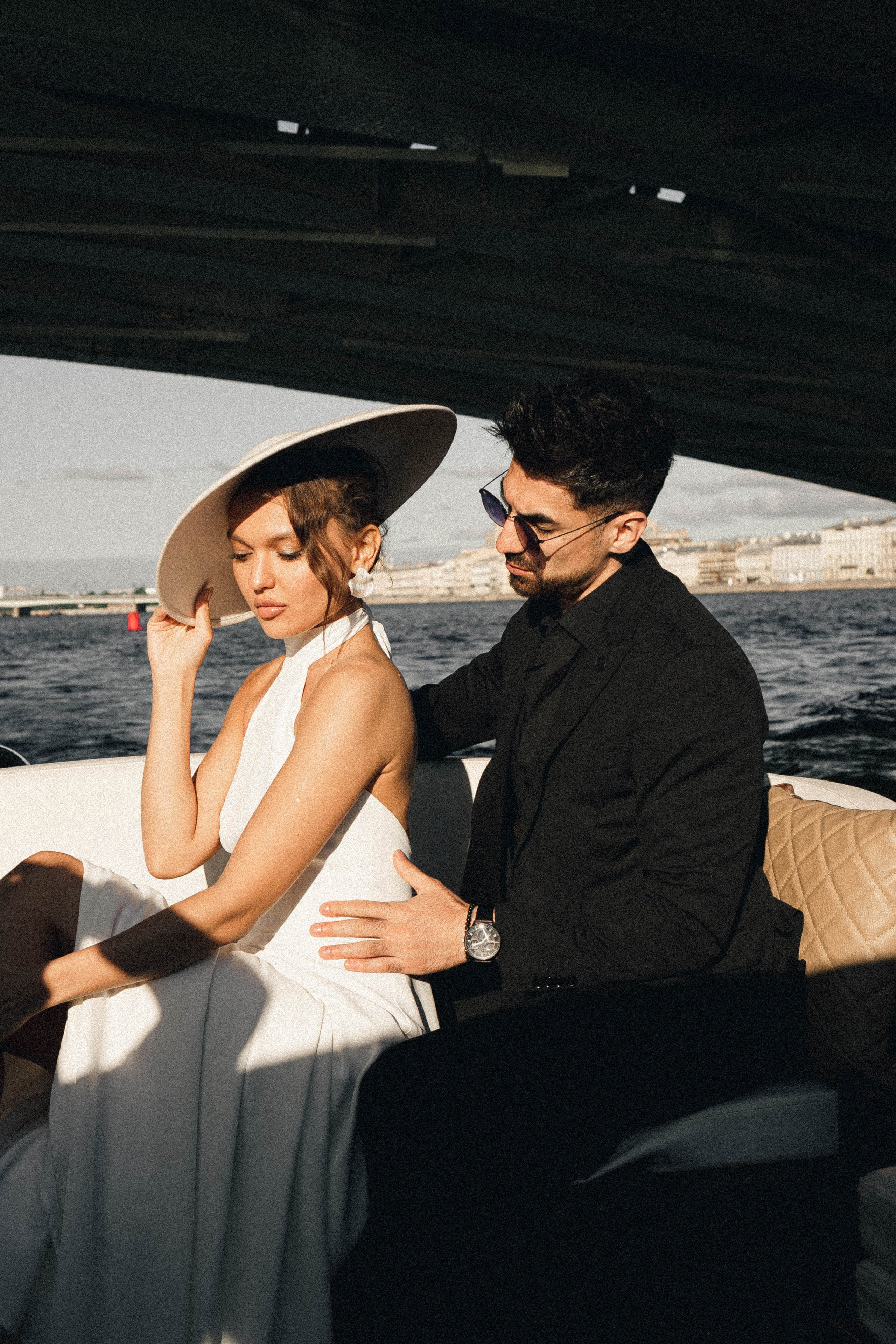 СВАДЕНБНАЯ СЬЕМКА НА КАТЕРЕ ПО КАНАЛАМ САНКТ-ПЕТЕРБУРГА И В АКВАТОРИИ НЕВЫ. Профессиональный фотограф, Санкт-Петербург — Виктория Богомолова