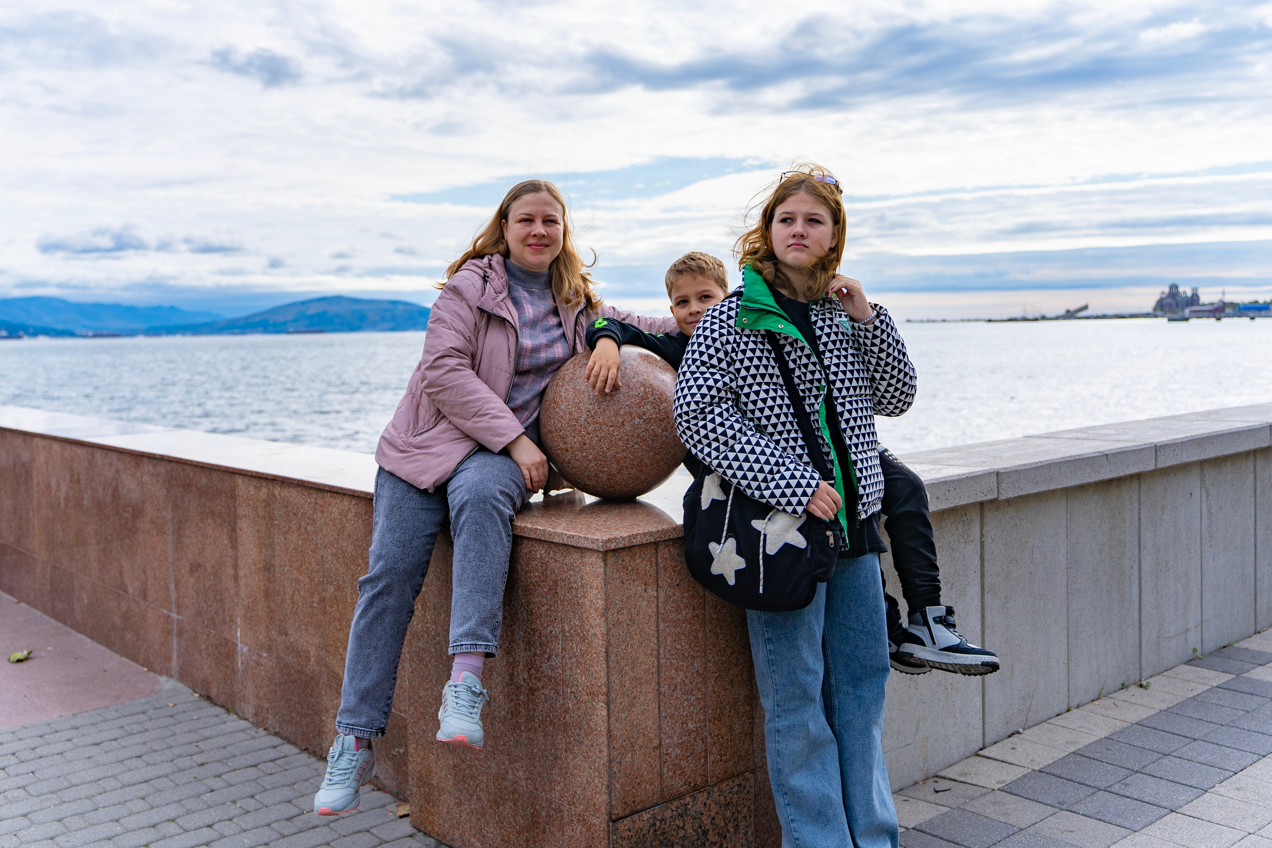 Фотосессия в Новороссийске осенью. Семейный и детский фотограф Екатерина Черняева. Снимаю портреты, love story, фотопрогулки, работаю на улице, в кафе, студии, дома у клиента
