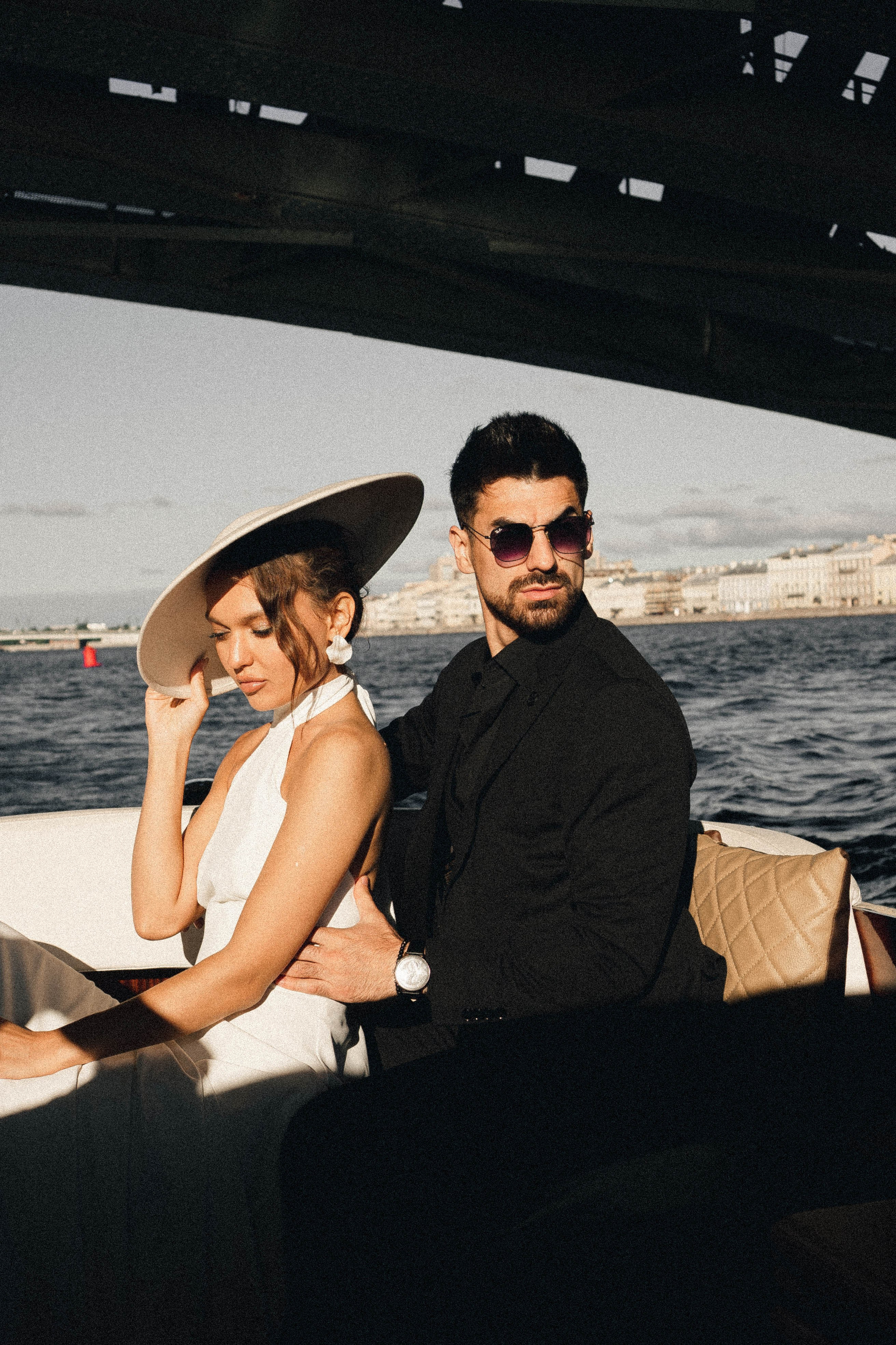 СВАДЕНБНАЯ СЬЕМКА НА КАТЕРЕ ПО КАНАЛАМ САНКТ-ПЕТЕРБУРГА И В АКВАТОРИИ НЕВЫ. Профессиональный фотограф, Санкт-Петербург — Виктория Богомолова