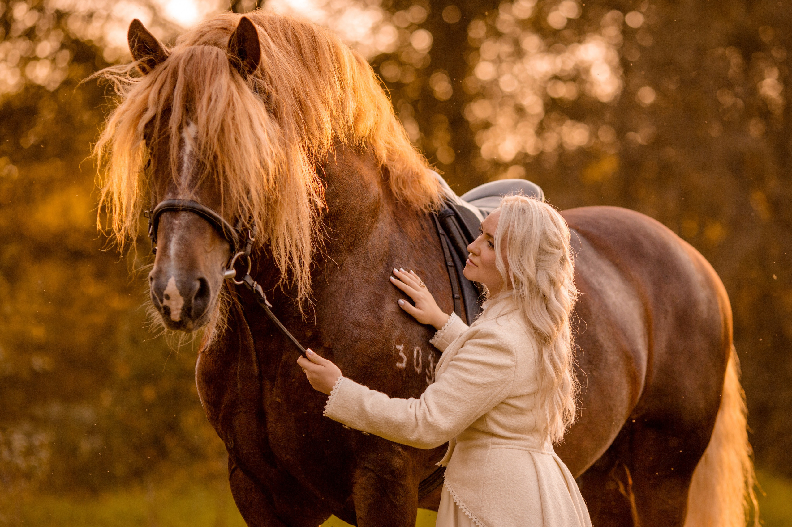 Осенняя фотосессия в костюме амазонка