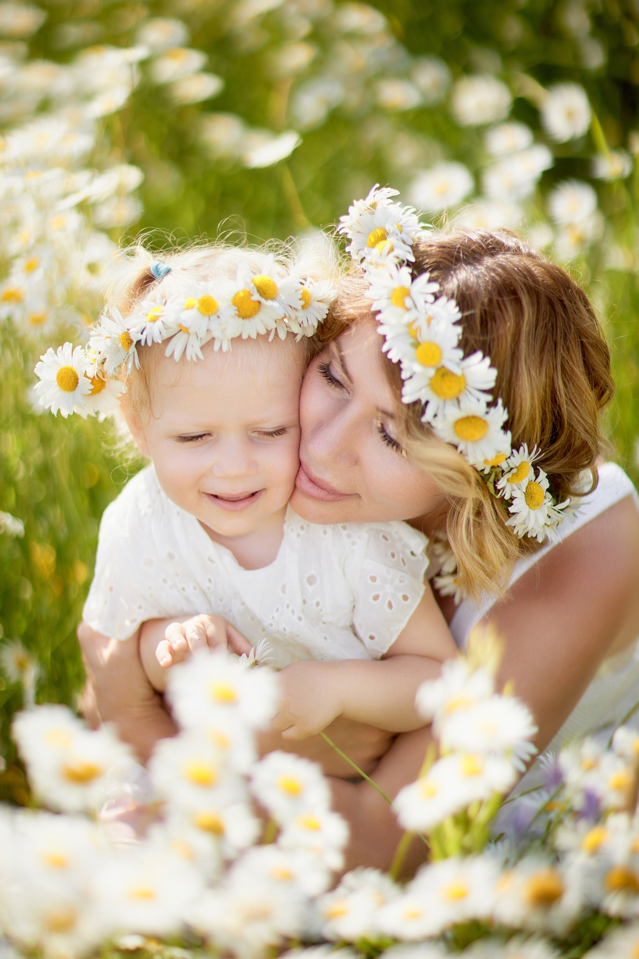 Семейная фотосессия в ромашках. Семейный и свадебный фотограф в Москве Пушкино Элеонора Янбухтина