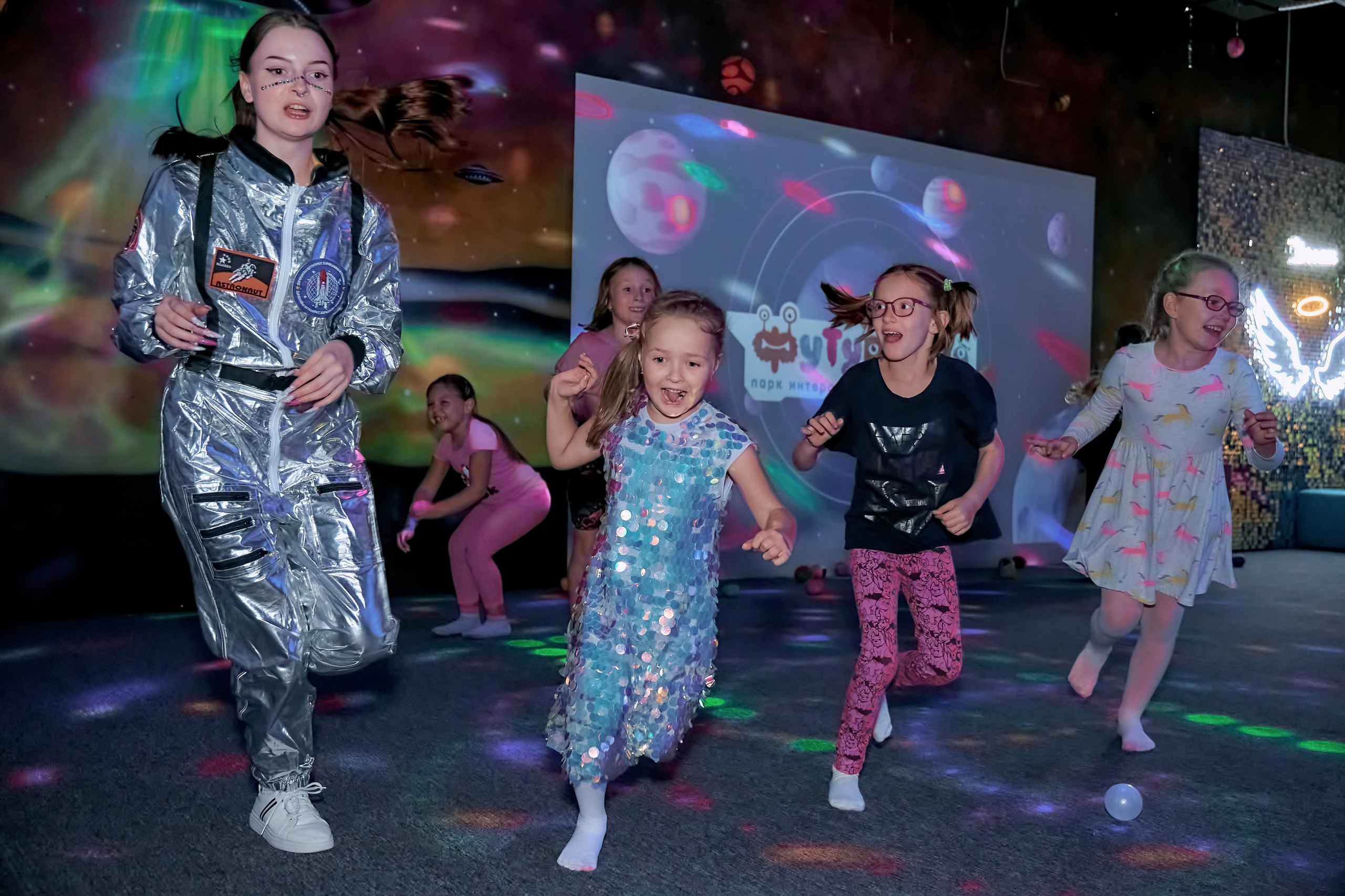 Футурамия. Фотограф в Екатеринбурге Наталия Нарышкина, бизнес контент, танец