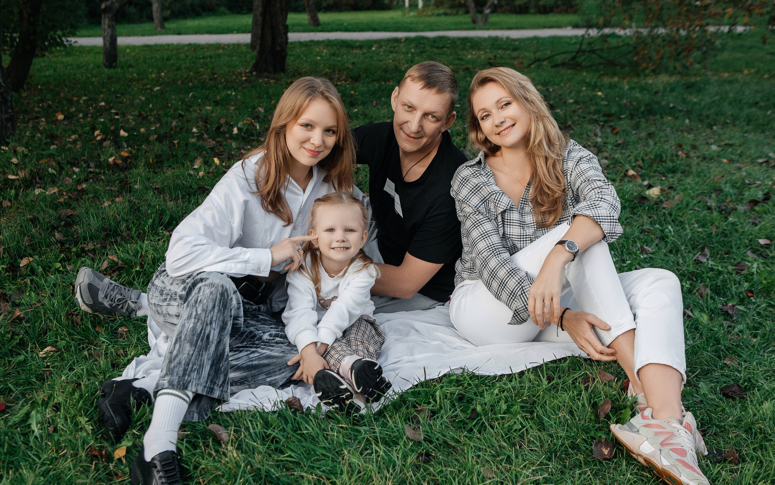 Семейная прогулочная фотосессия. Свадебный и семейный фотограф Ибрагимова Мария из Екатеринбурга