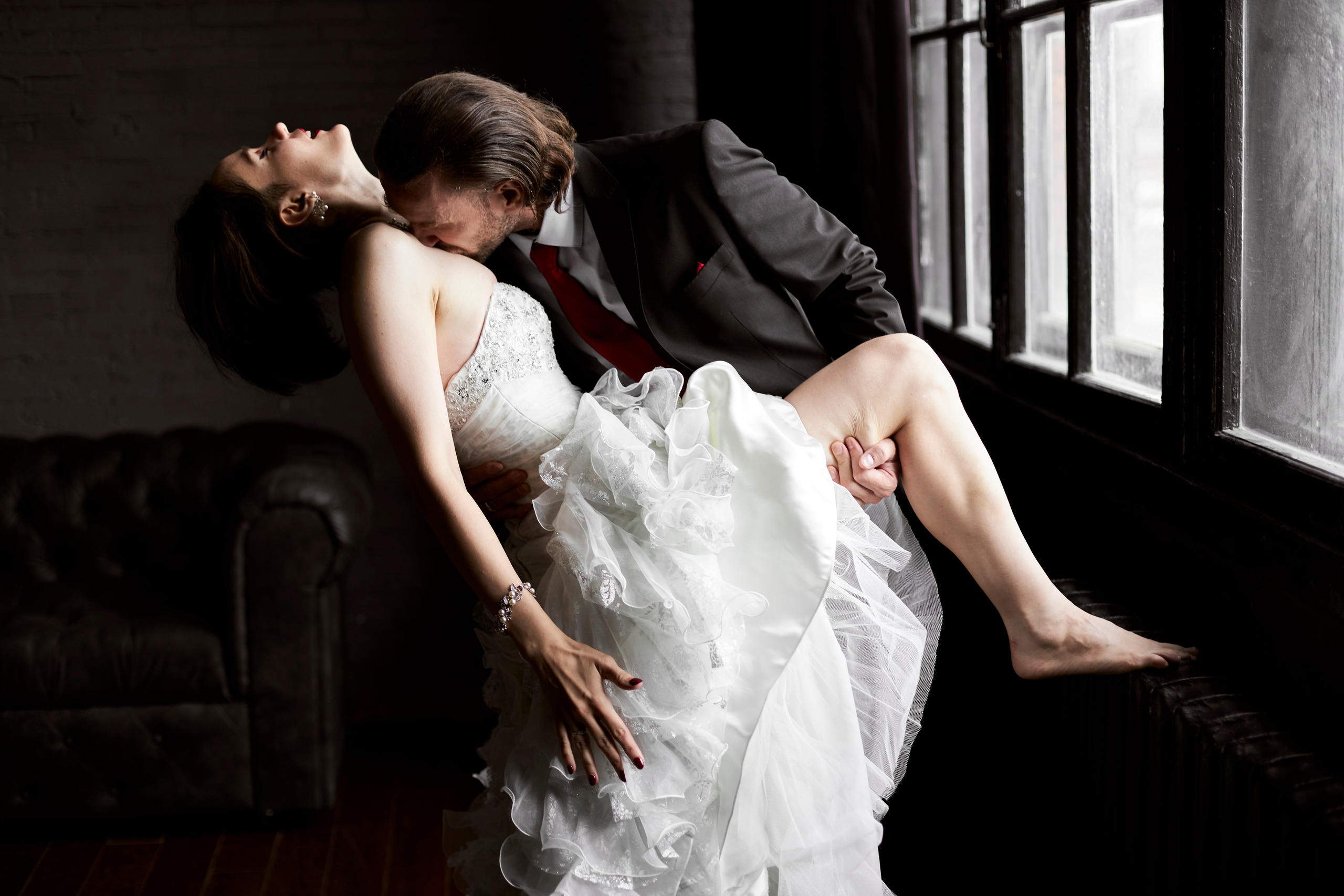 Свадебная фотосессия Авроры и Стаса в стиле Хельмута Ньютона. Анна Потявина. Фотограф Москва