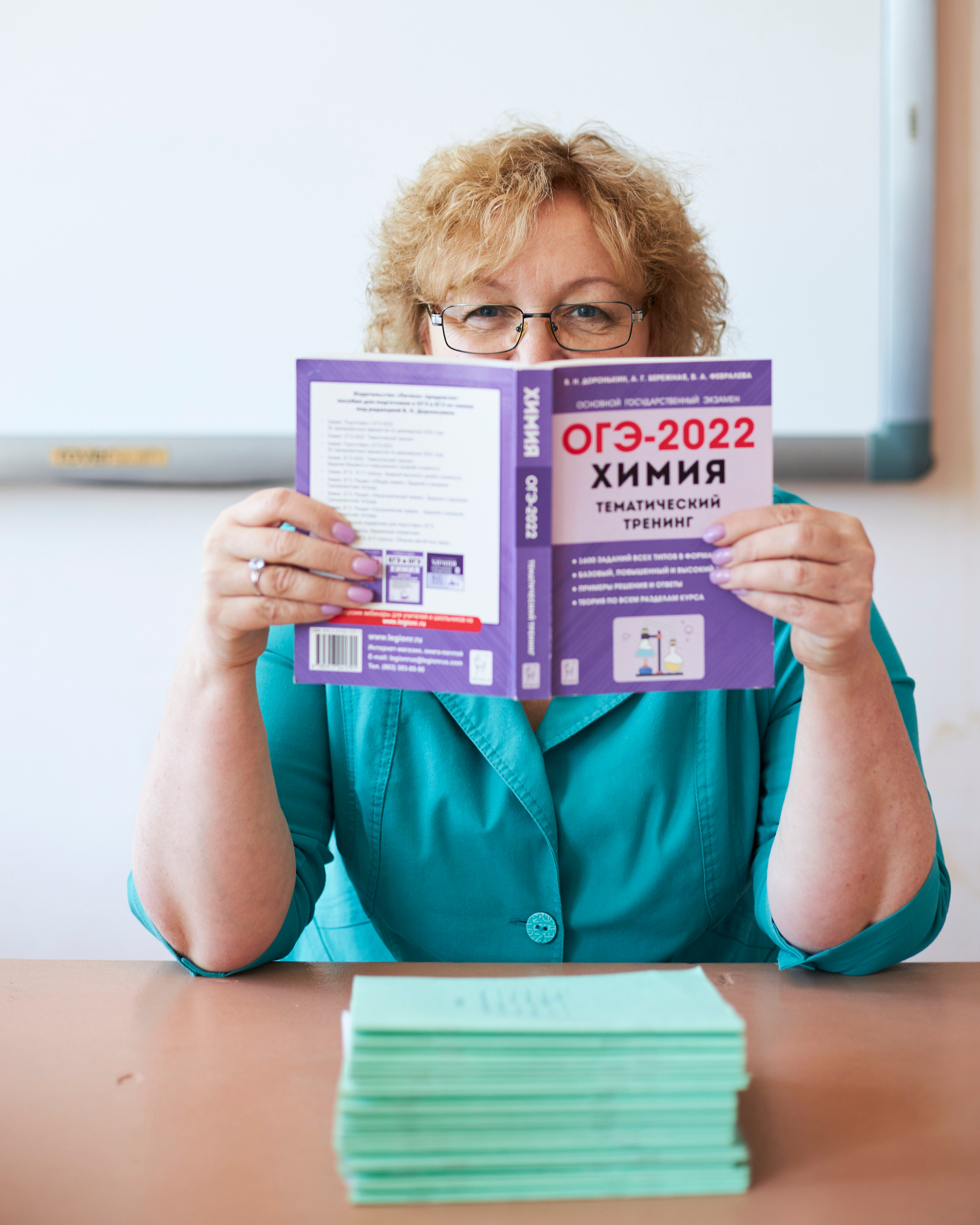 Контент-фотосессия для Людмилы - учителя химии и репетитора в школьном. Анна Потявина. Фотограф Москва