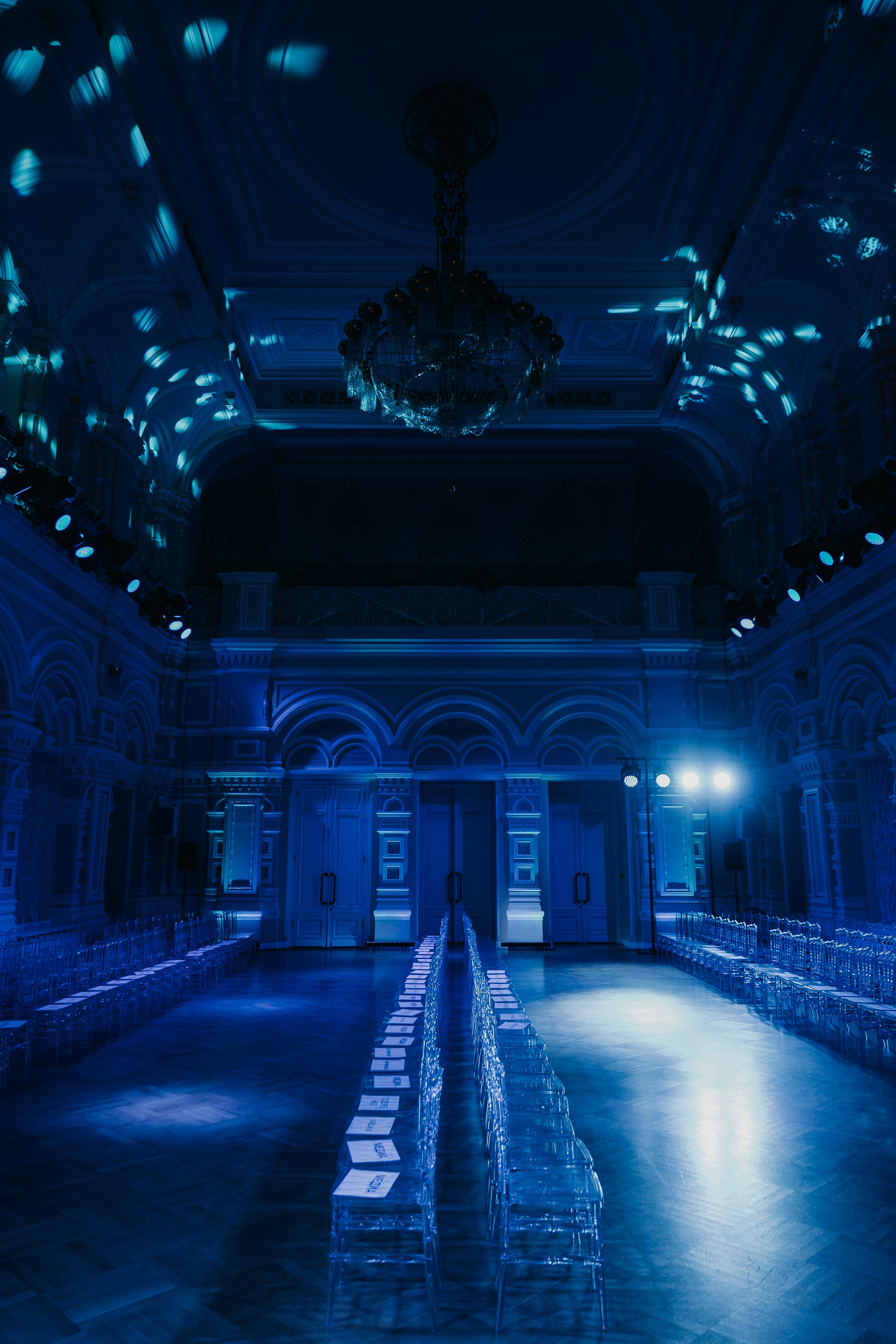 CANACH fashion show by Artashes Oganian, GUM, Moscow. «Птичка на проводе»: информационный портал в Москве