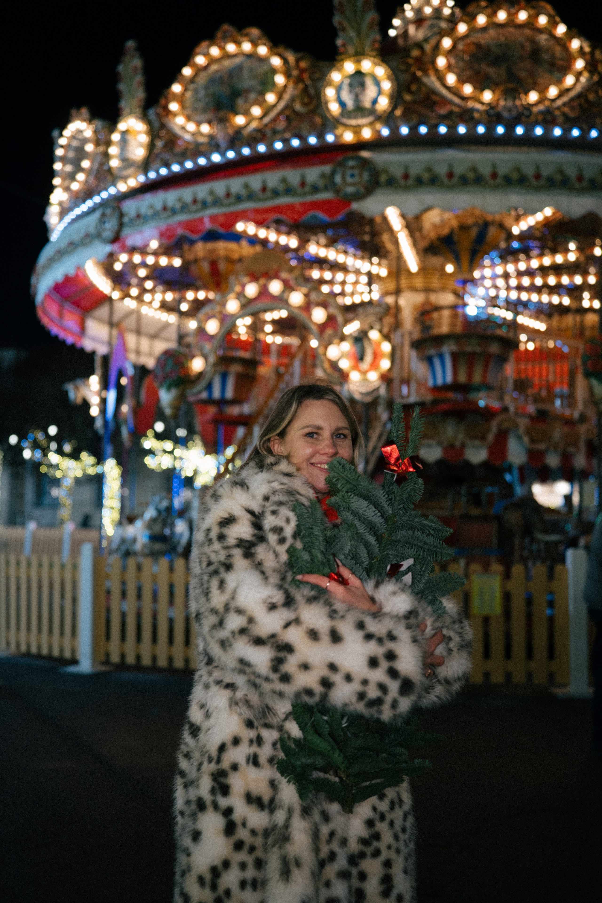 ПРОГУЛКА НА МАНЕЖНОЙ ПЛОЩАДИ ДЛЯ ДЕВУШКИ ПЕРЕД НОВЫМ ГОДОМ (НОВОГОДНЯЯ ФОТОСЕССИИЯ НА МАНЕЖНОЙ ПЛОЩАДИ). Профессиональный фотограф, Санкт-Петербург — Виктория Богомолова