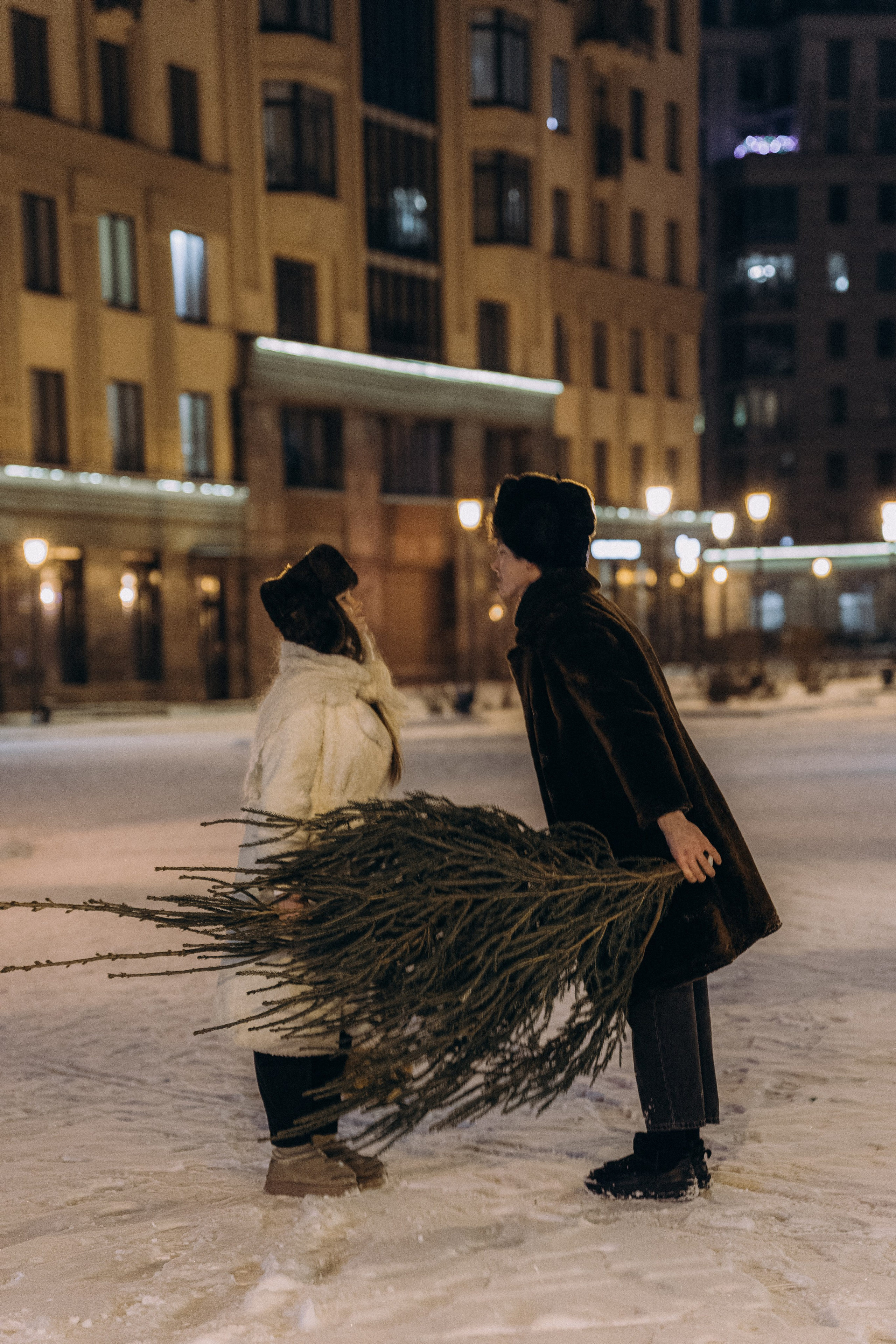 НОВОГОДНЯЯ ПРОГУЛКА ПАРЫ ПО ЧЕРНЫШЕВСКОЙ ПЕРЕД НОВЫМ ГОДОМ. Профессиональный фотограф, Санкт-Петербург — Виктория Богомолова
