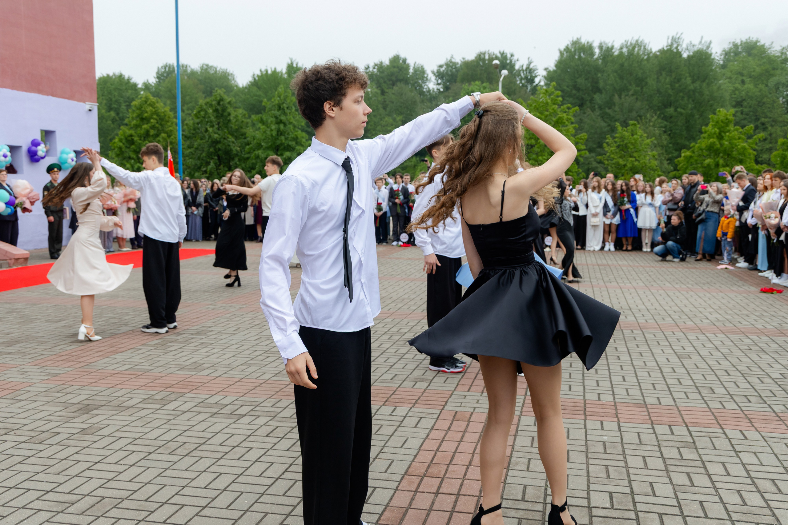 Последний звонок 2025 в Минске. Свадебный фотограф в Минске/Беларуси Сергей Спиридонов