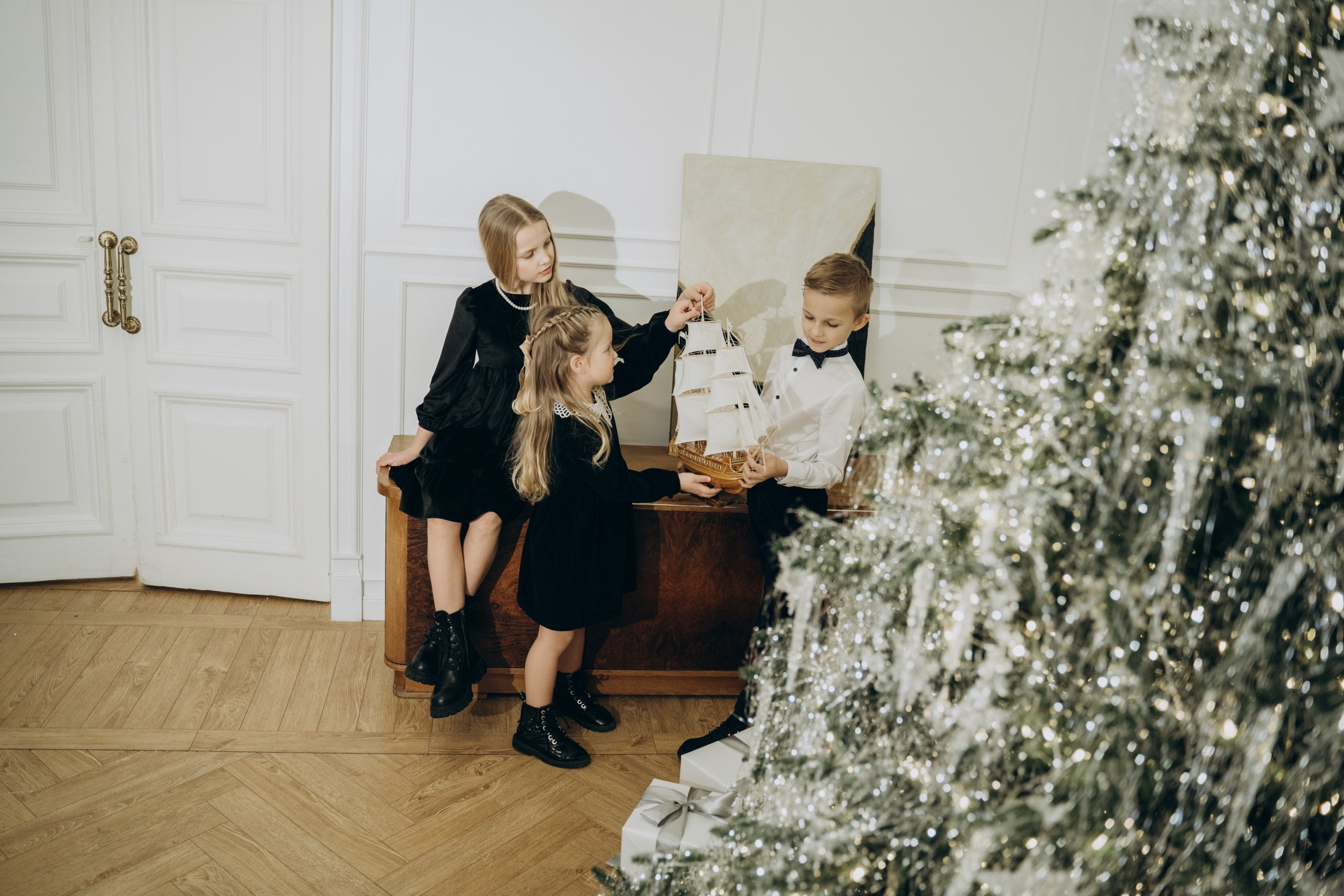 Семейная фотосессия в студии в Дмитрове. Свадебный фотограф в Дмитрове