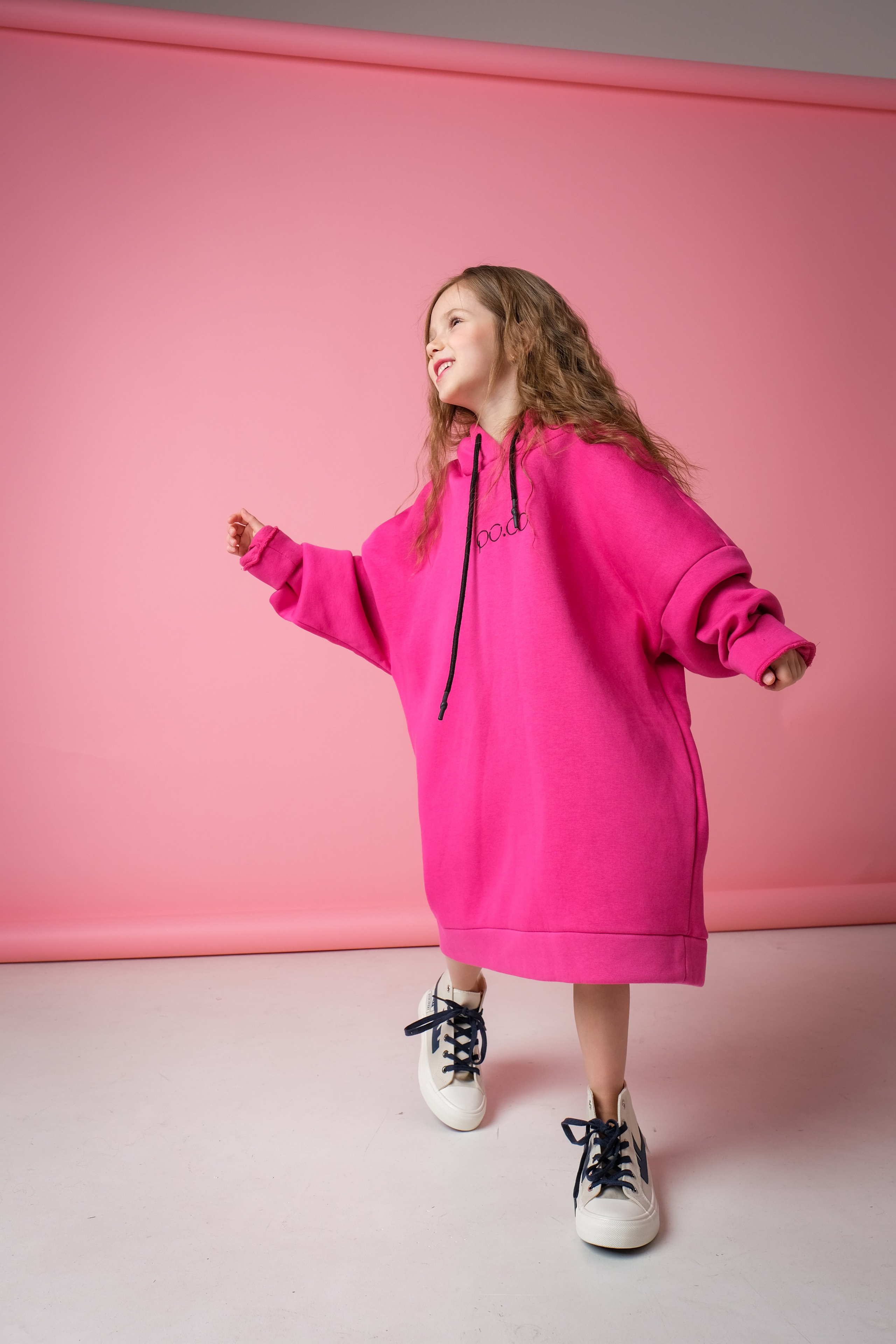 Танцующая Девочка в маминой одежде 