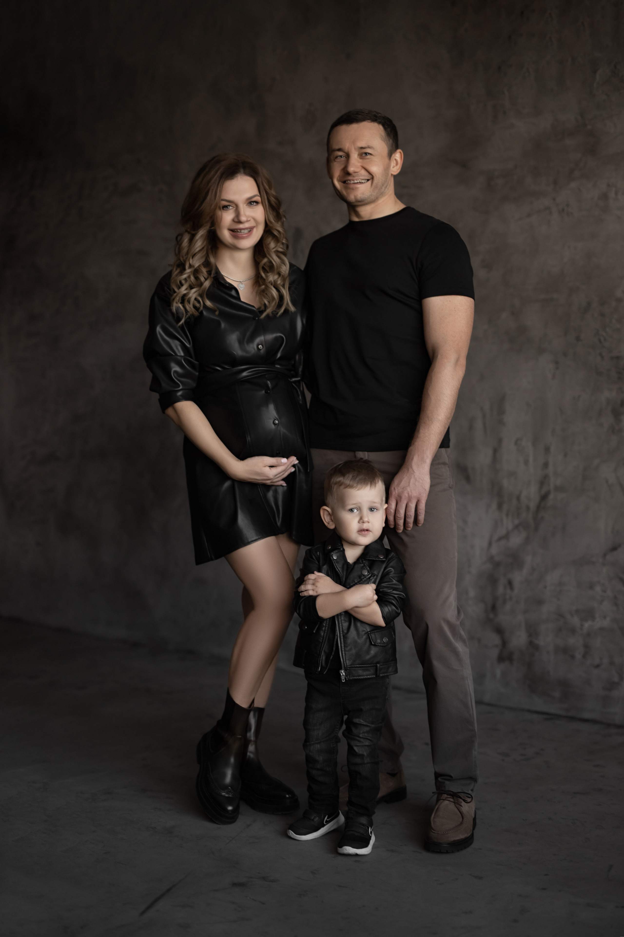 Беременность в темной студии. Демидова Натали, фотограф беременности и материнства г. Астана