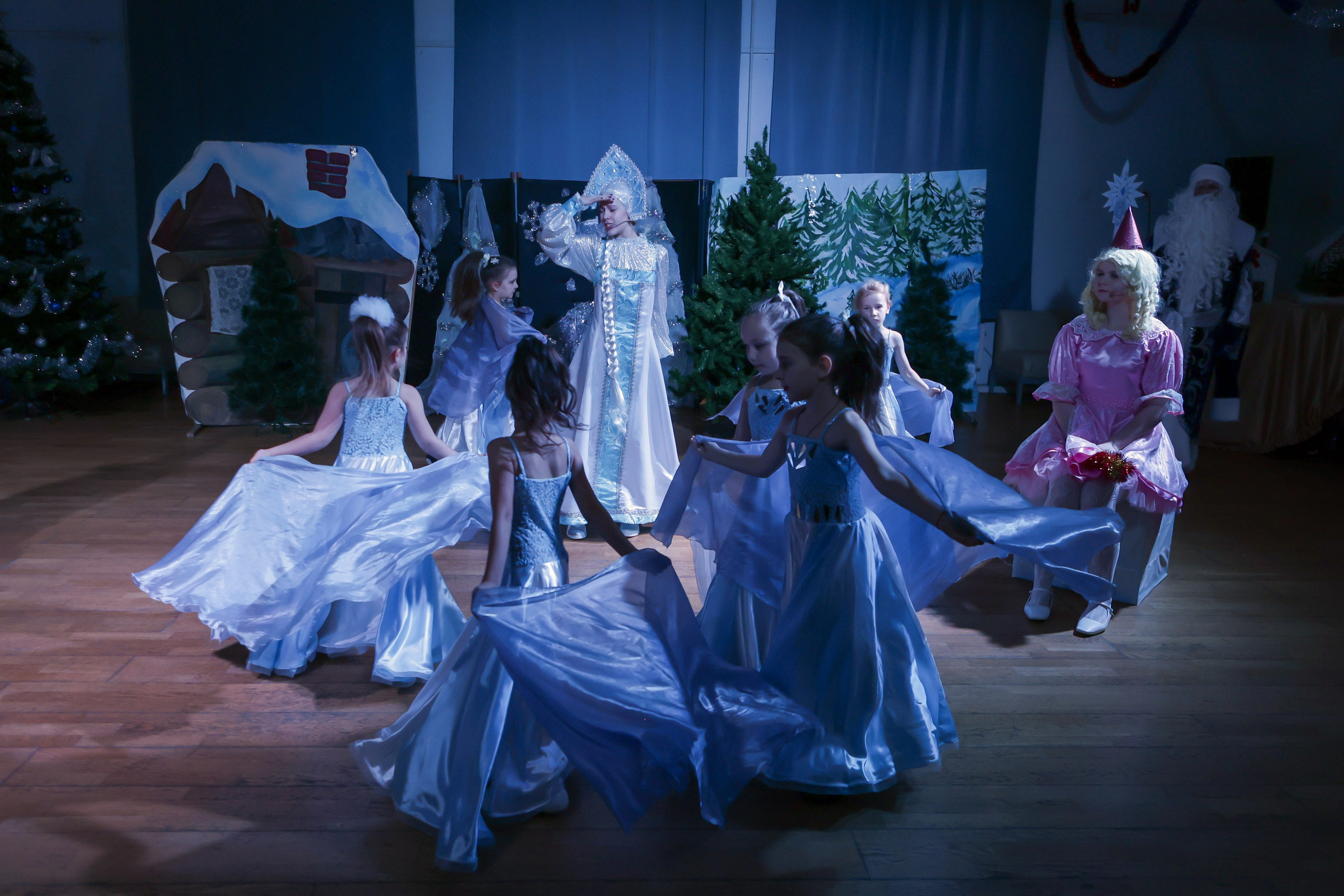 Новогодняя скачзка центр детского творчесва Подольск. Выпускные альбомы и школьный фотограф в Подольске, Троицке, Щербинке, Москве и Московской области