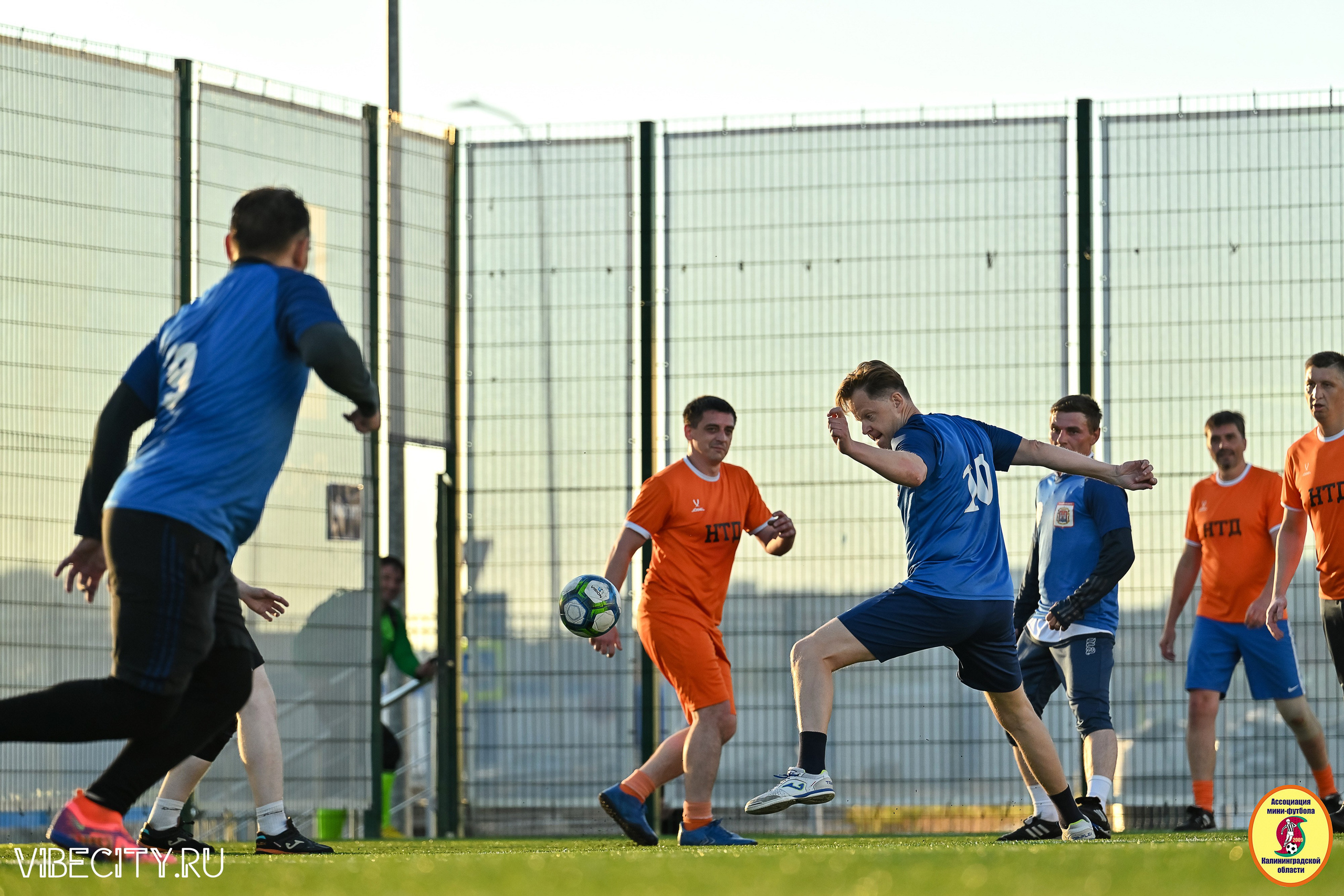 ИГРЫ МИНИ-ФУТБОЛЬНОЙ И КОРПОРАТИВНОЙ ЛИГИ. VIBECITY.RU Вайб Сити Ру Фоторепортажи Фотоотчеты Калининград
