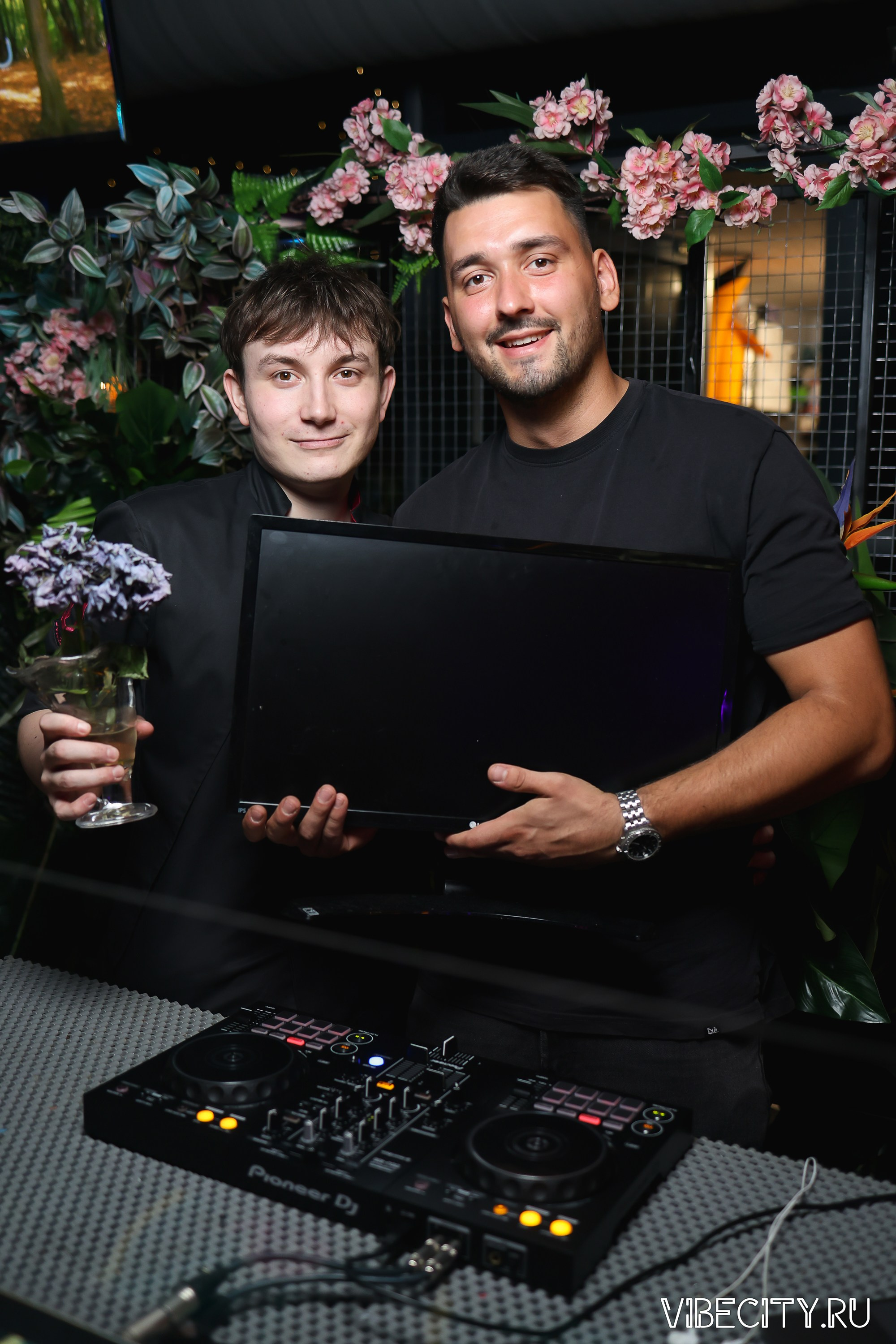 DOUBLE U. VIBECITY.RU Вайб Сити Ру Фоторепортажи Фотоотчеты Калининград