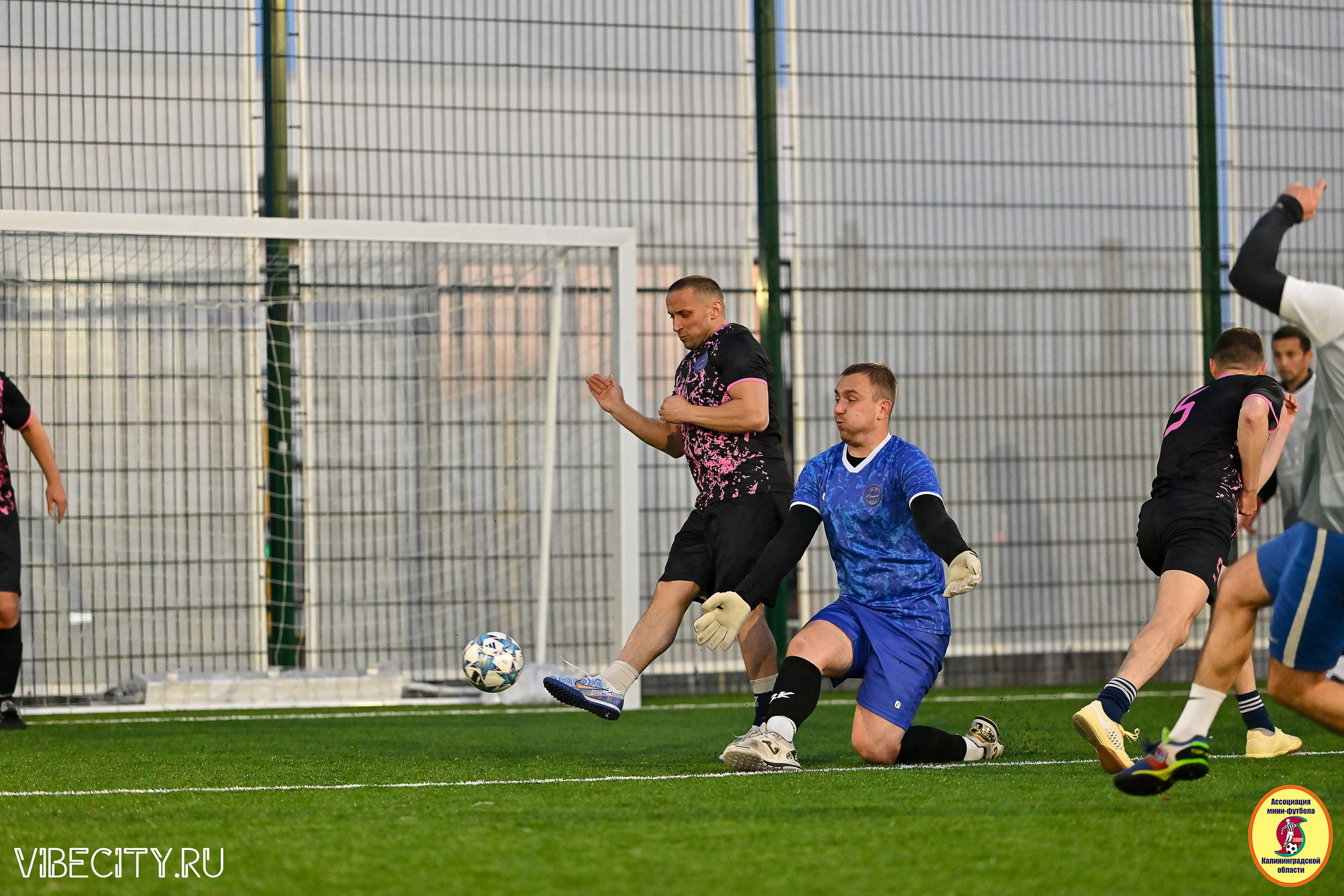 ИГРЫ МИНИ-ФУТБОЛЬНОЙ И КОРПОРАТИВНОЙ ЛИГИ. VIBECITY.RU Вайб Сити Ру Фоторепортажи Фотоотчеты Калининград