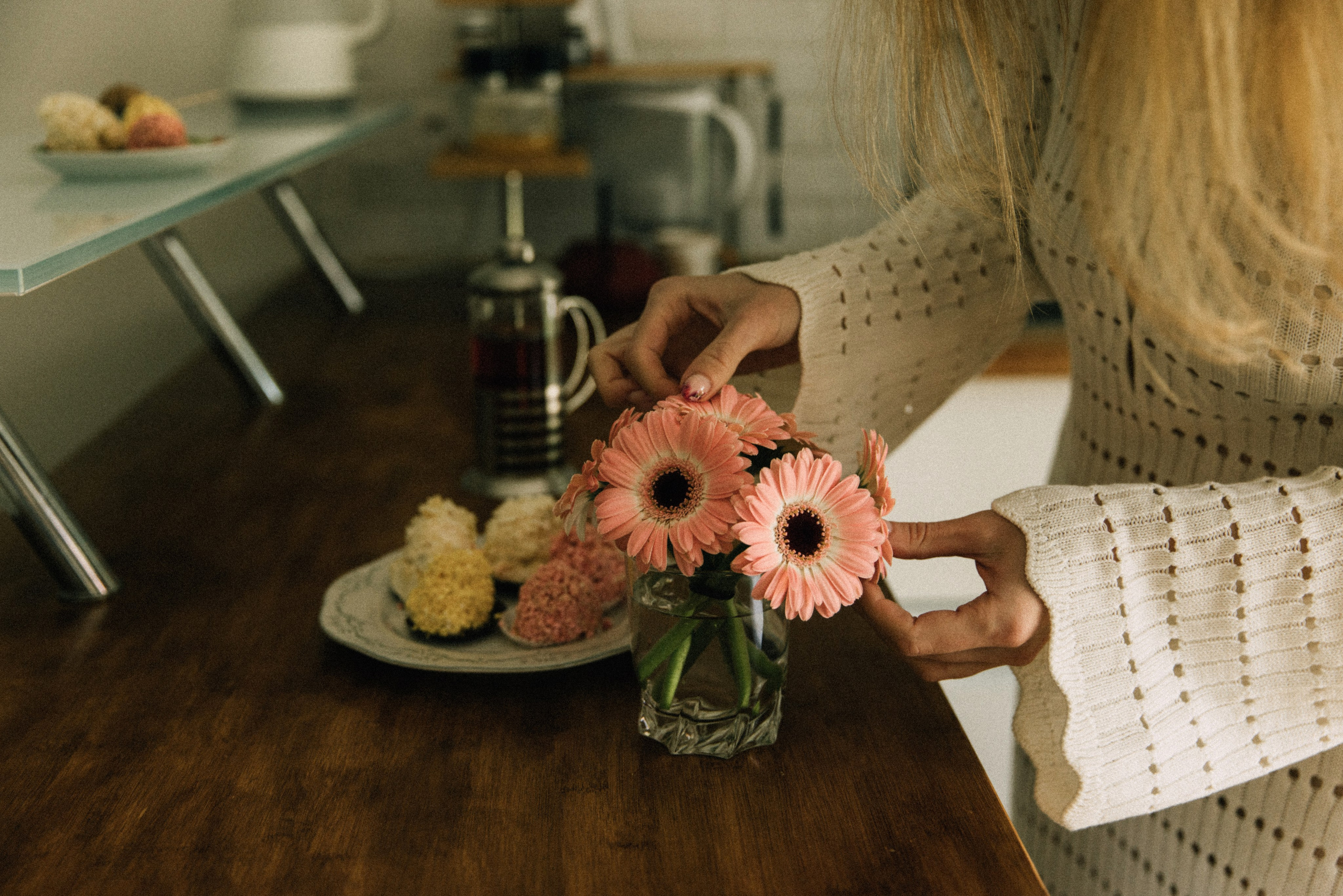 Love comes in the spring. Photographer in Paris