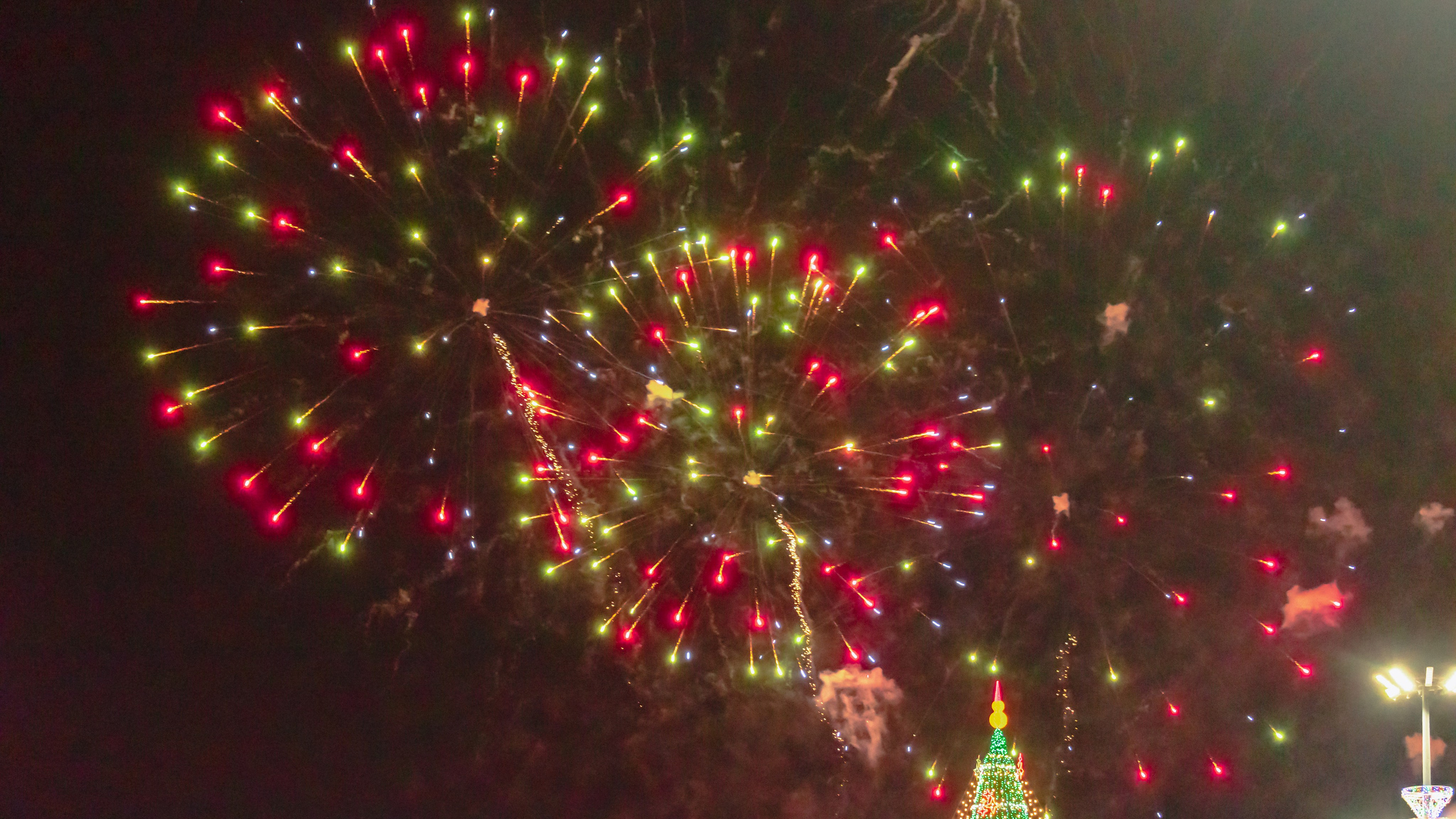 Праздничный салют Новый год Набережные Челны. Фотограф в Набережных Челнах Мари Сенчик