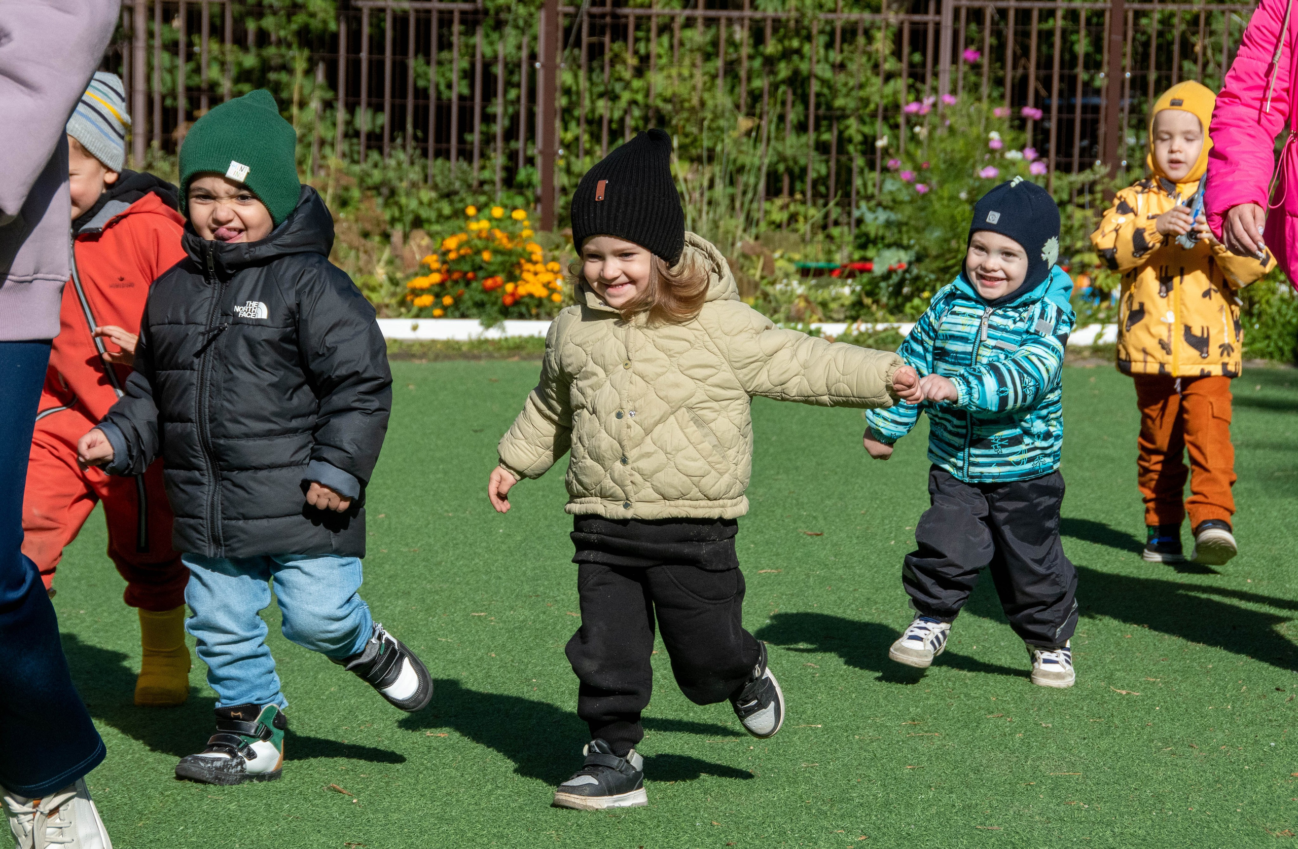 2023 г. День дошкольного работника и прогулка. Репортажный и детский фотограф в Новосибирске