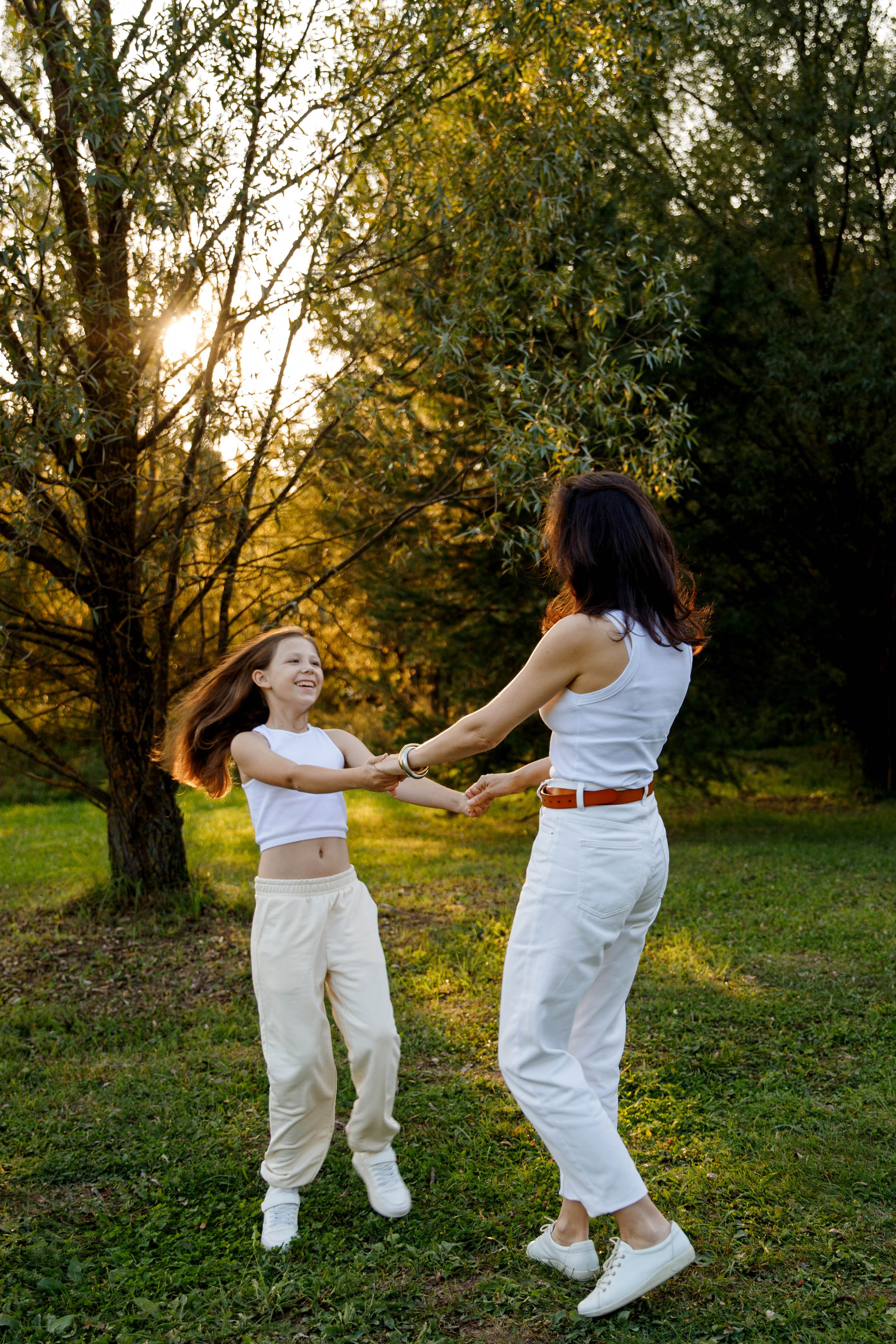 Фотосессия мамы с дочкой в парке Мещерский. Фотограф Александра Сыщенко